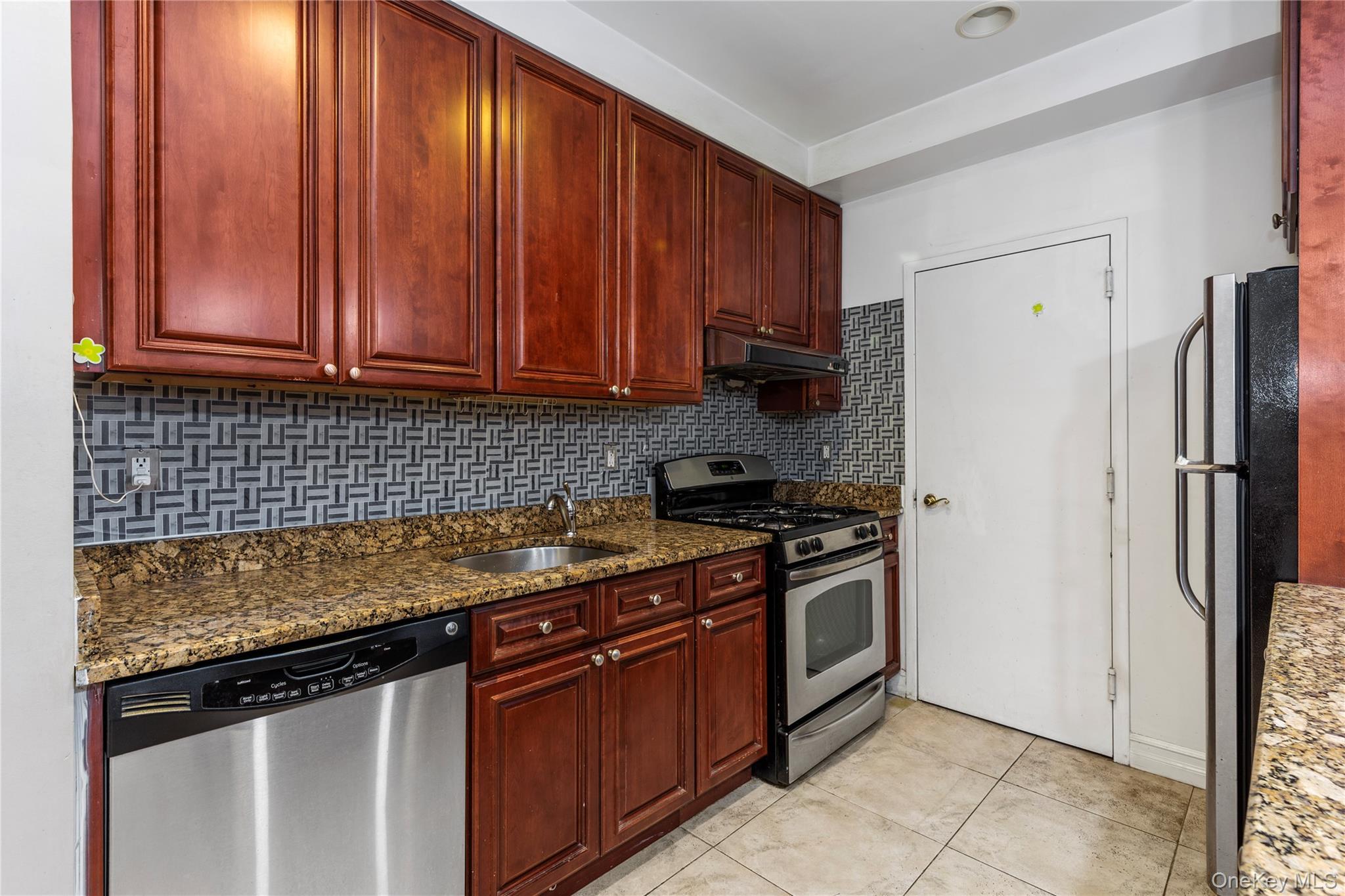 Condo 37th  Queens, NY 11368, MLS-947938-8