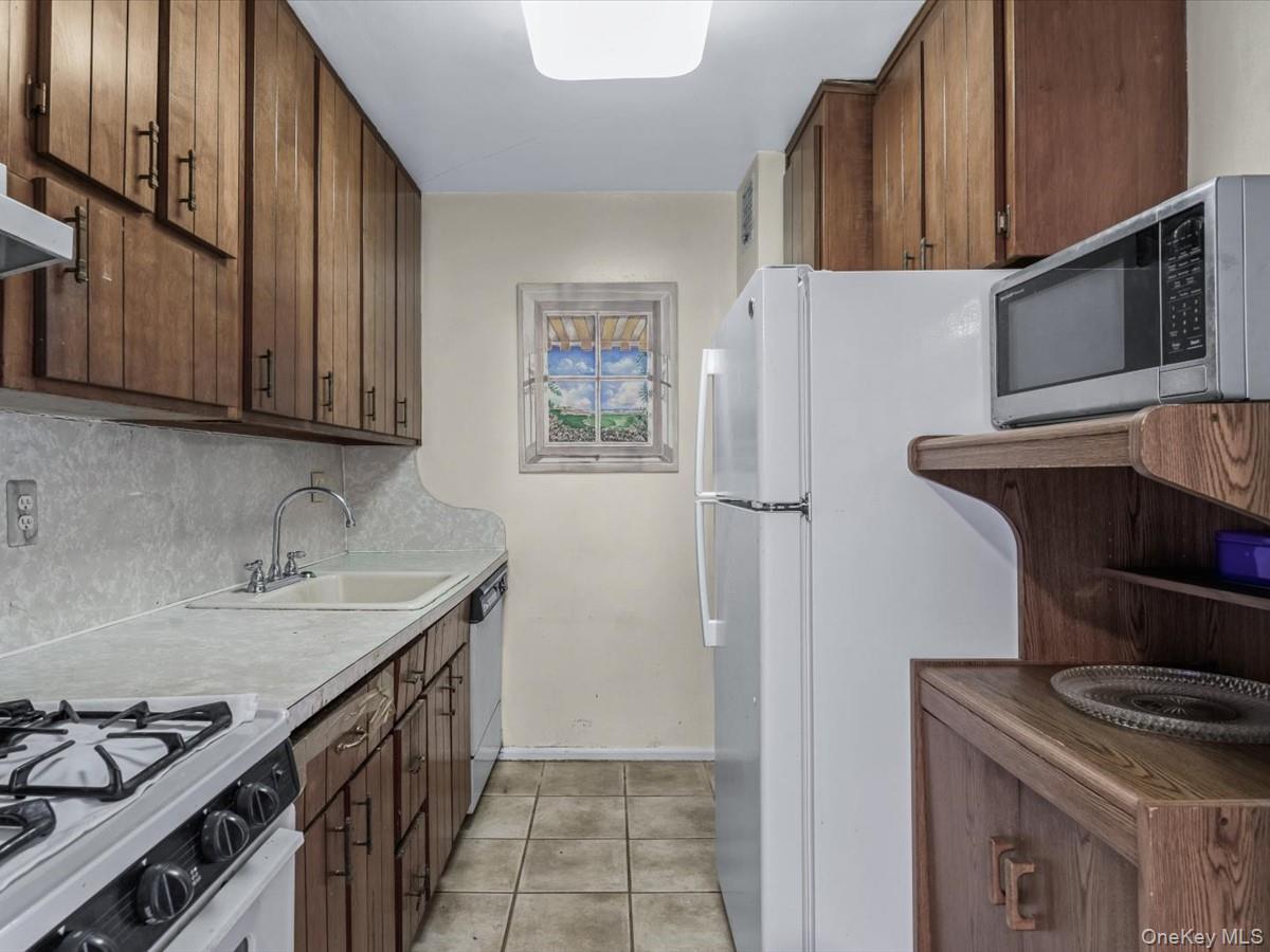 Coop 155th  Queens, NY 11414, MLS-947949-6