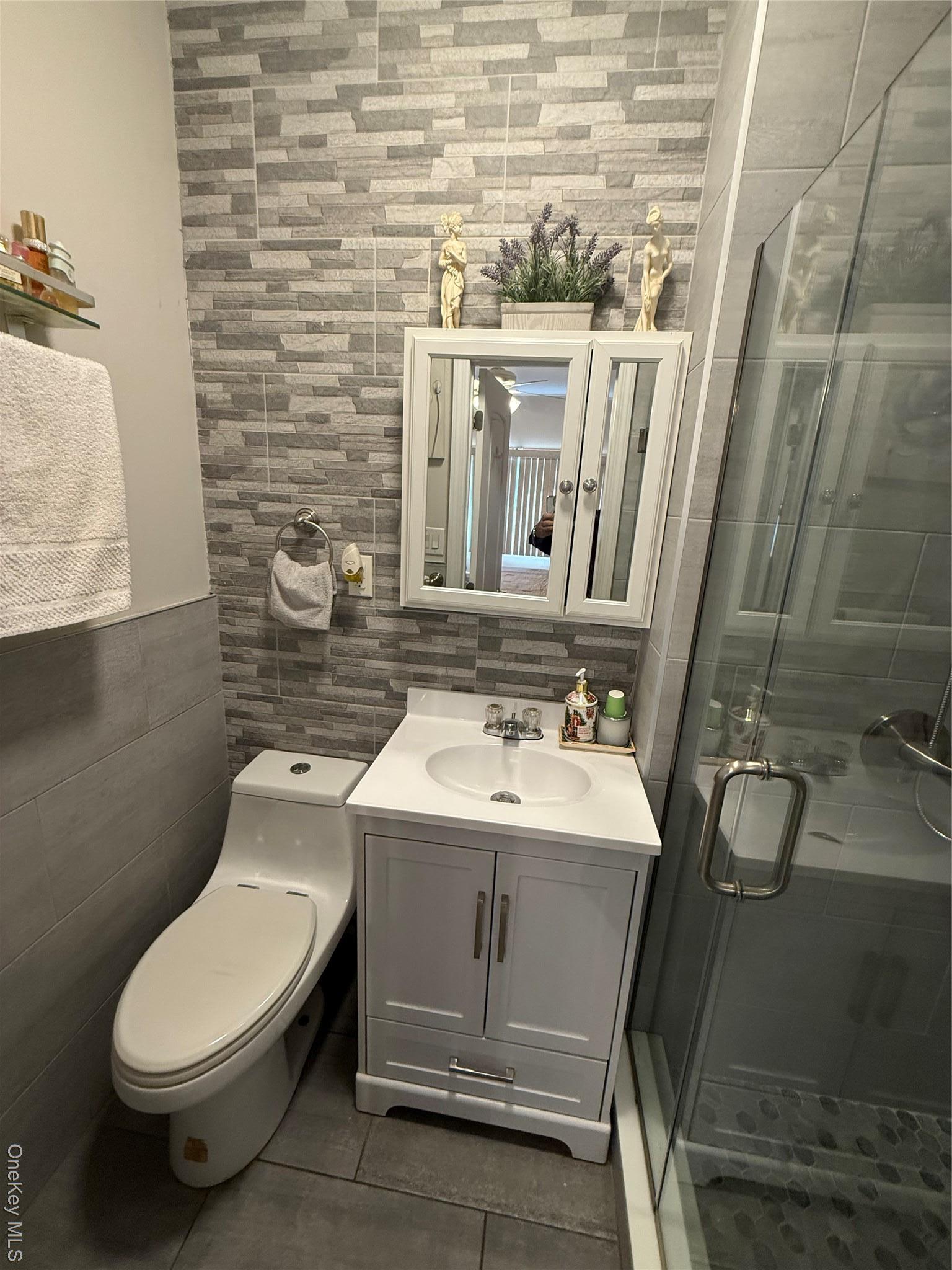 Single Family 84th Queens, NY 11385, MLS-947952-12