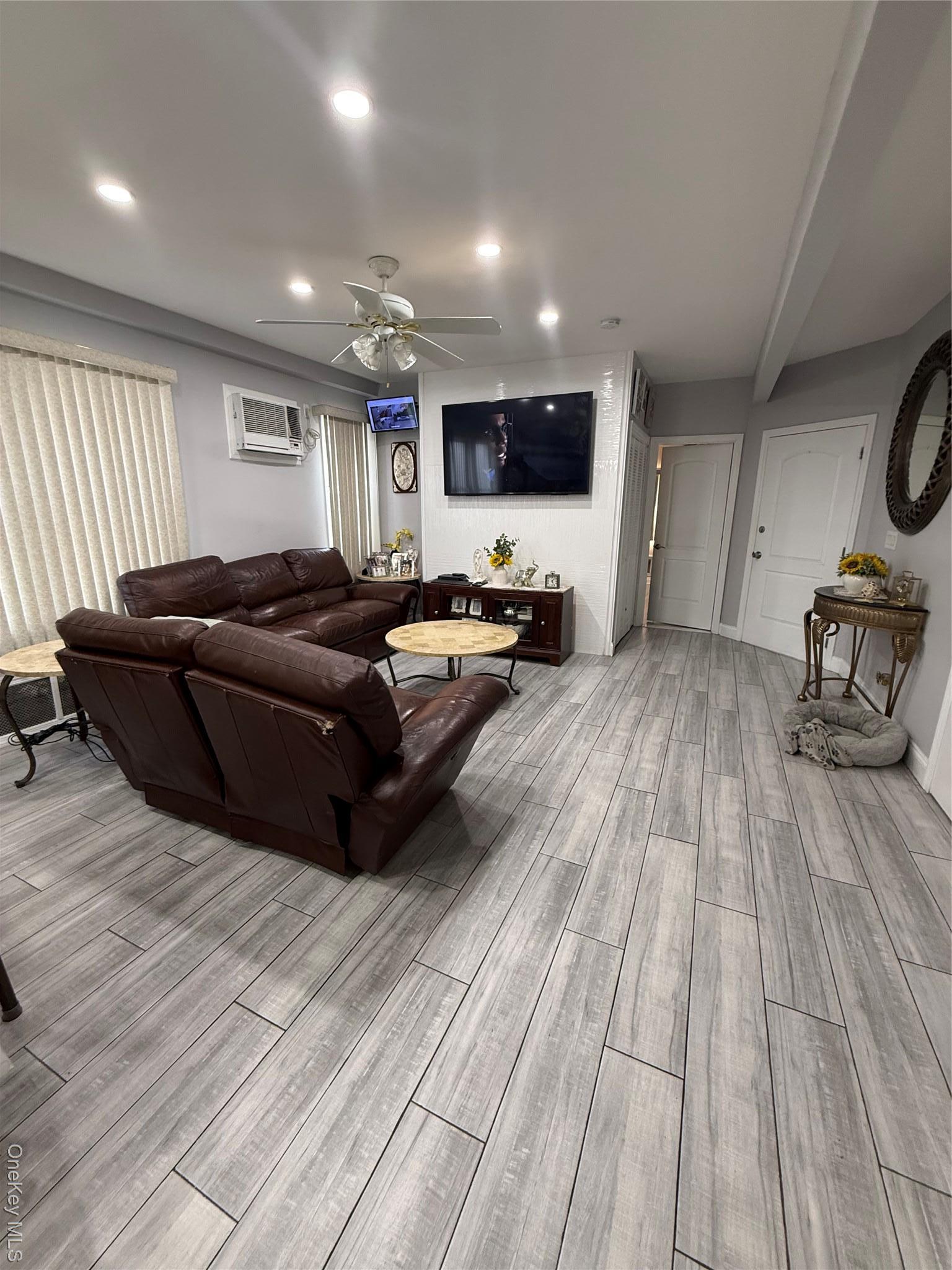 Single Family 84th Queens, NY 11385, MLS-947952-7