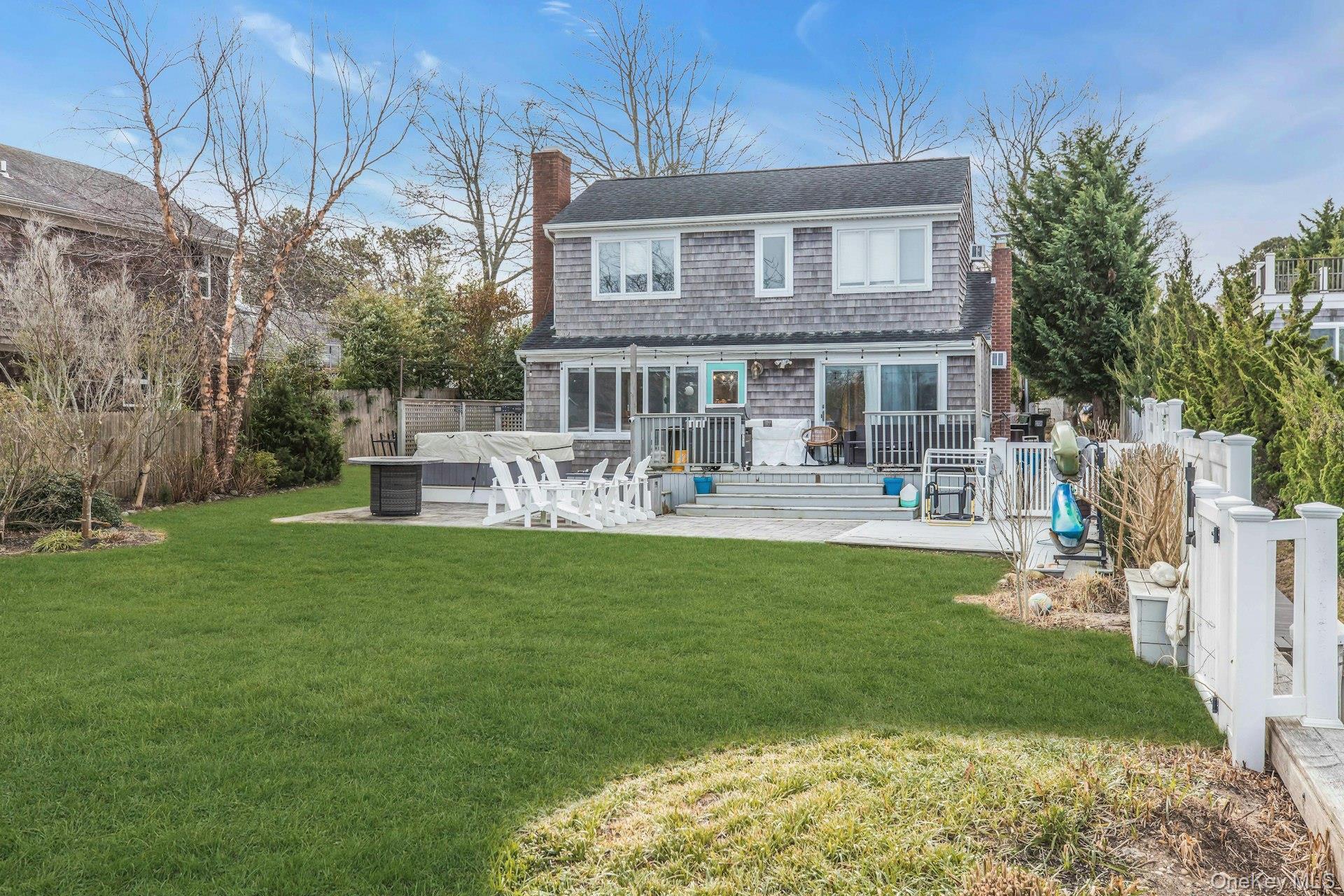 Single Family W End Avenue  Suffolk County, NY 11942, MLS-947960-32