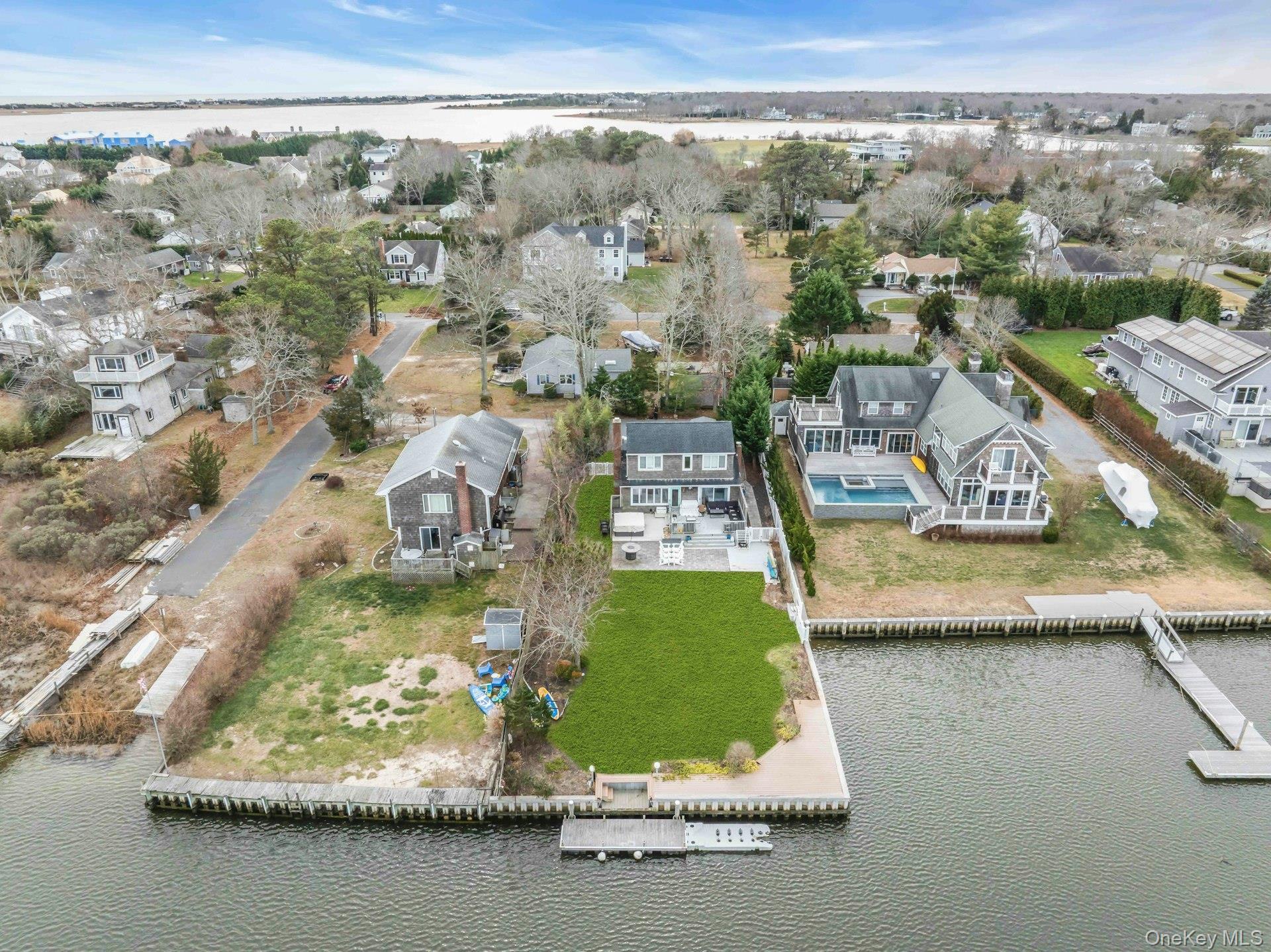 Single Family W End Avenue  Suffolk County, NY 11942, MLS-947960-40