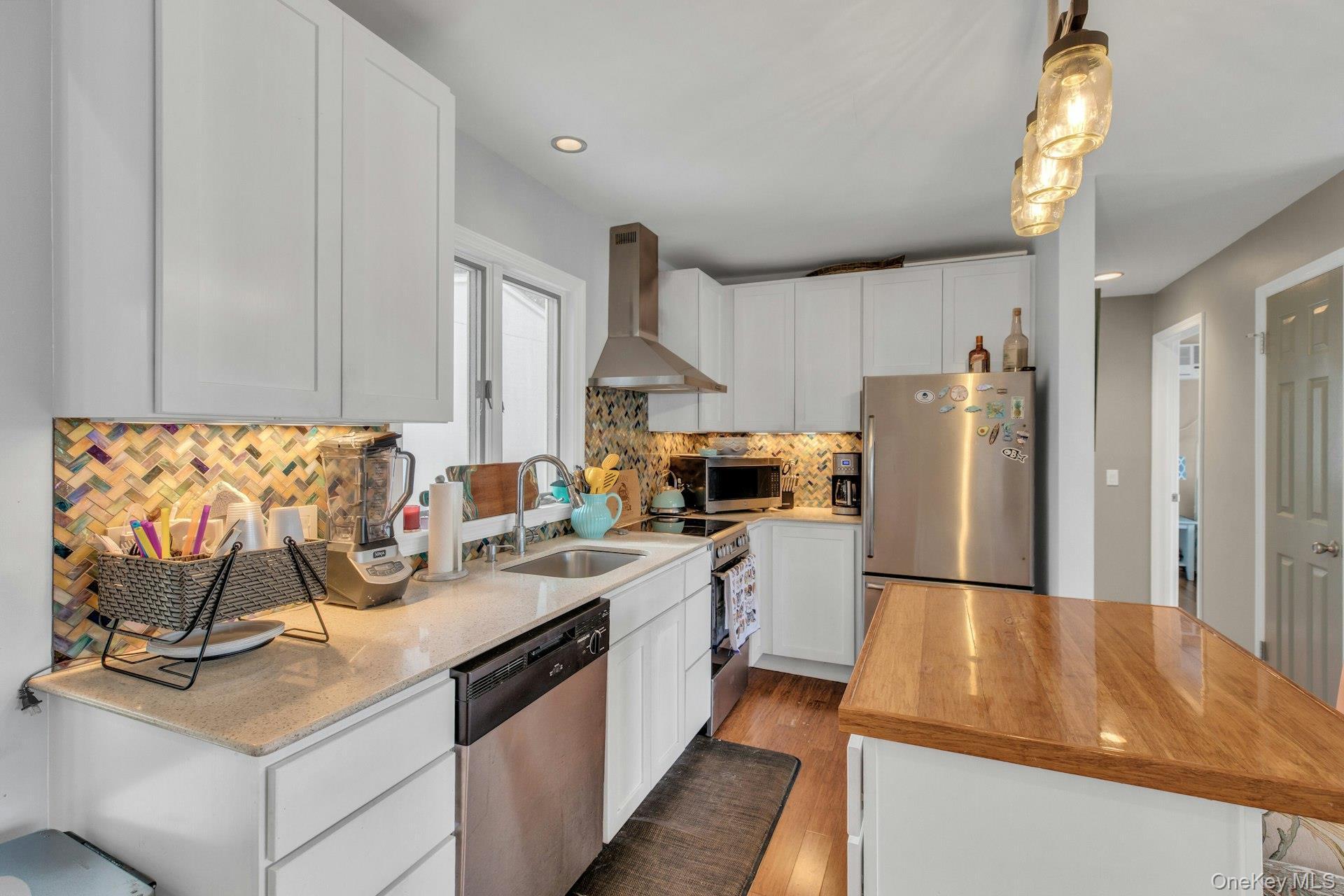 Single Family W End Avenue  Suffolk County, NY 11942, MLS-947960-8