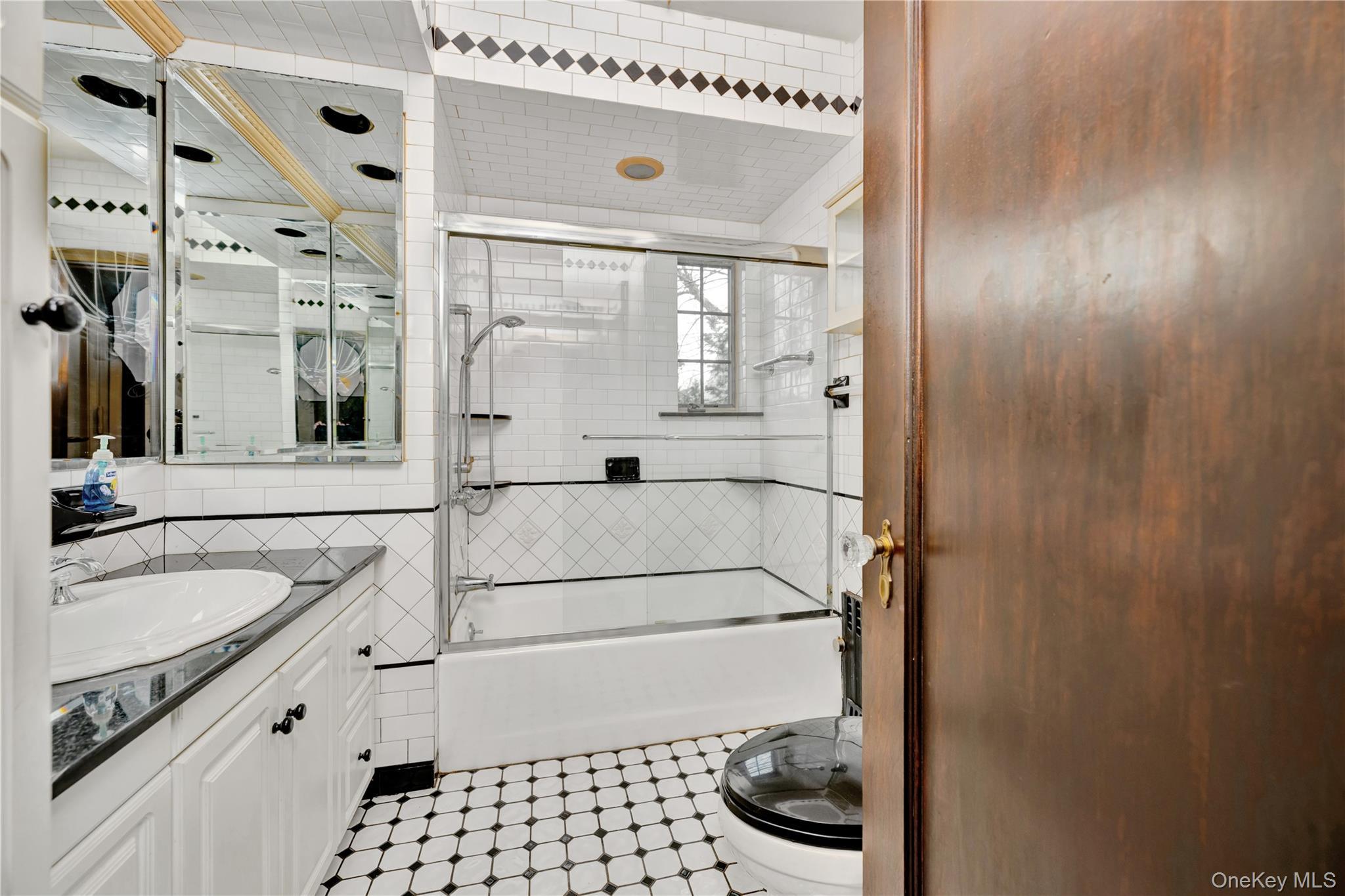 Single Family 33rd  Queens, NY 11358, MLS-947987-16