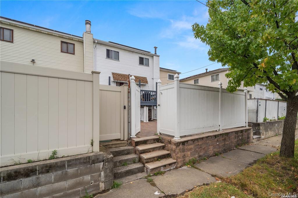 Single Family Woodcrest  Staten Island, NY 10303, MLS-948039-16