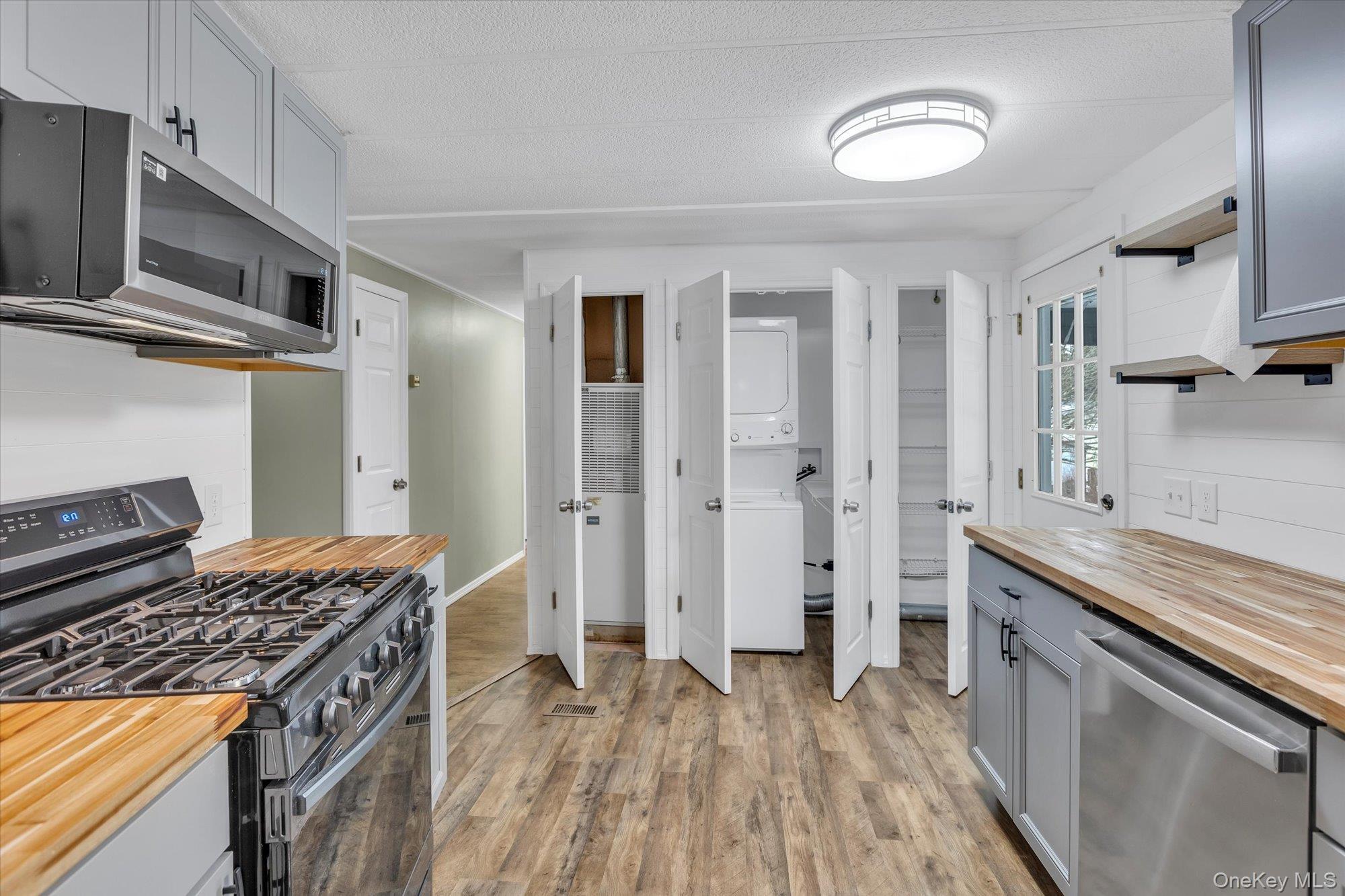 Single Family Riverleigh  Suffolk County, NY 11901, MLS-948045-6