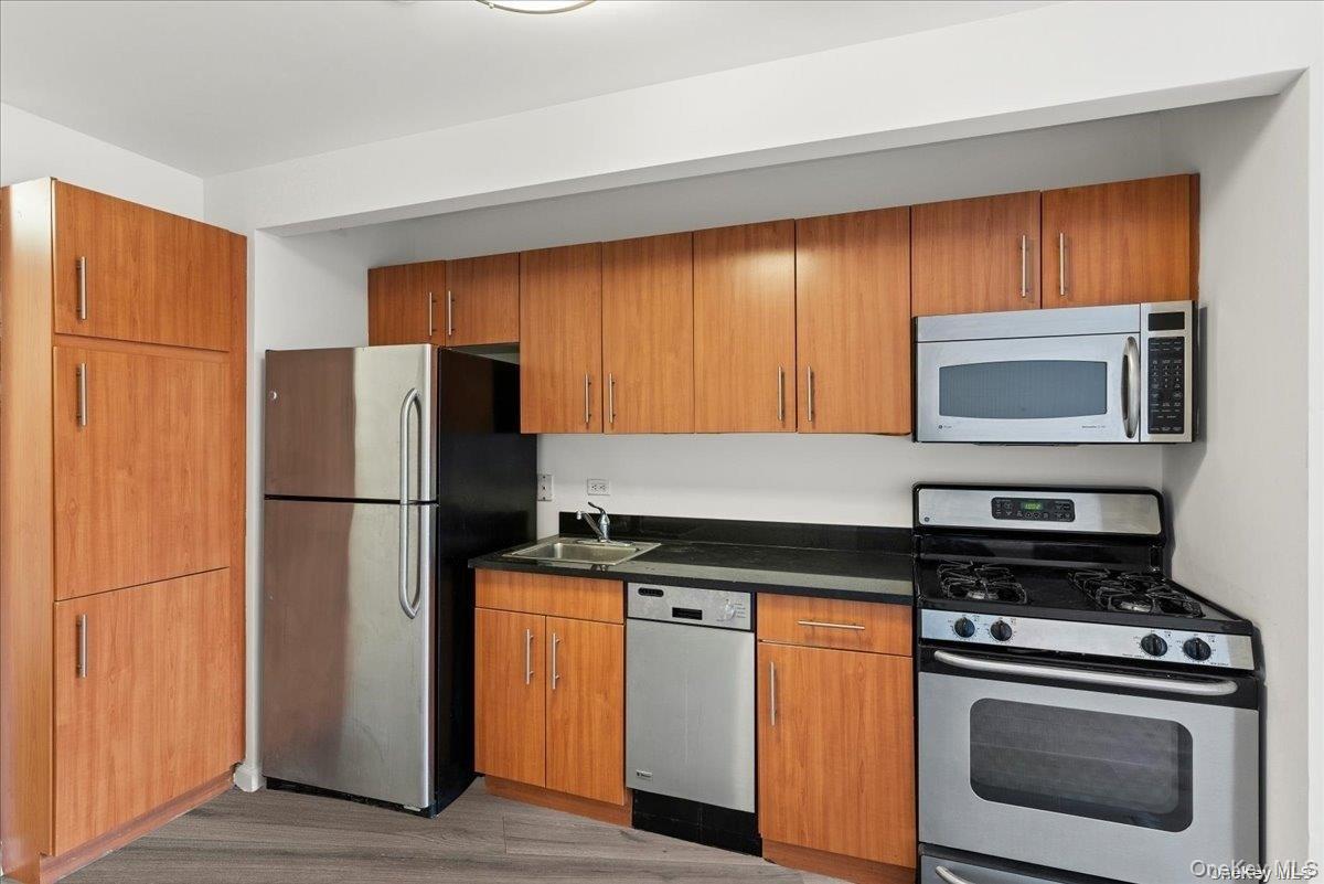 Apartment West  Manhattan, NY 10004, MLS-948067-13