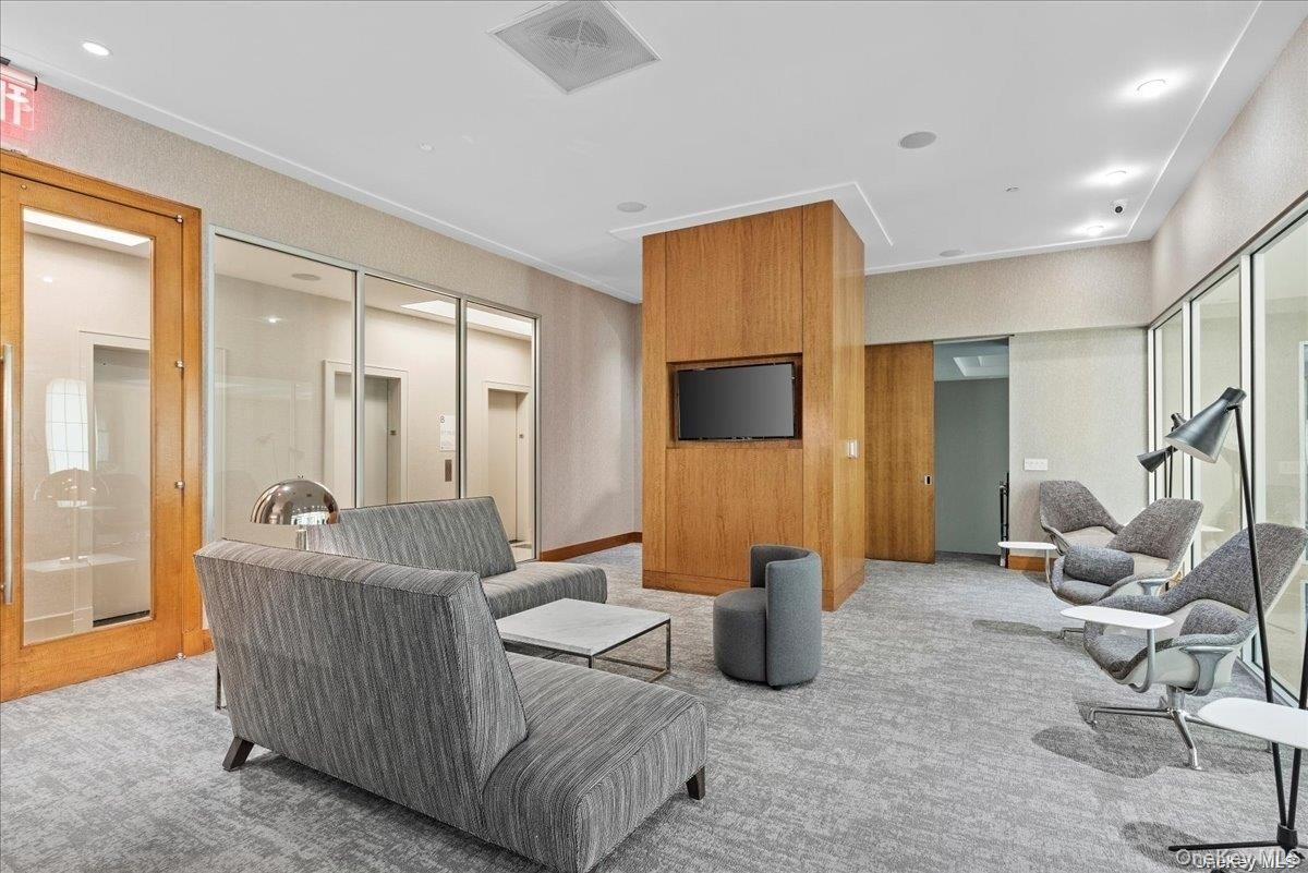 Apartment West  Manhattan, NY 10004, MLS-948067-21