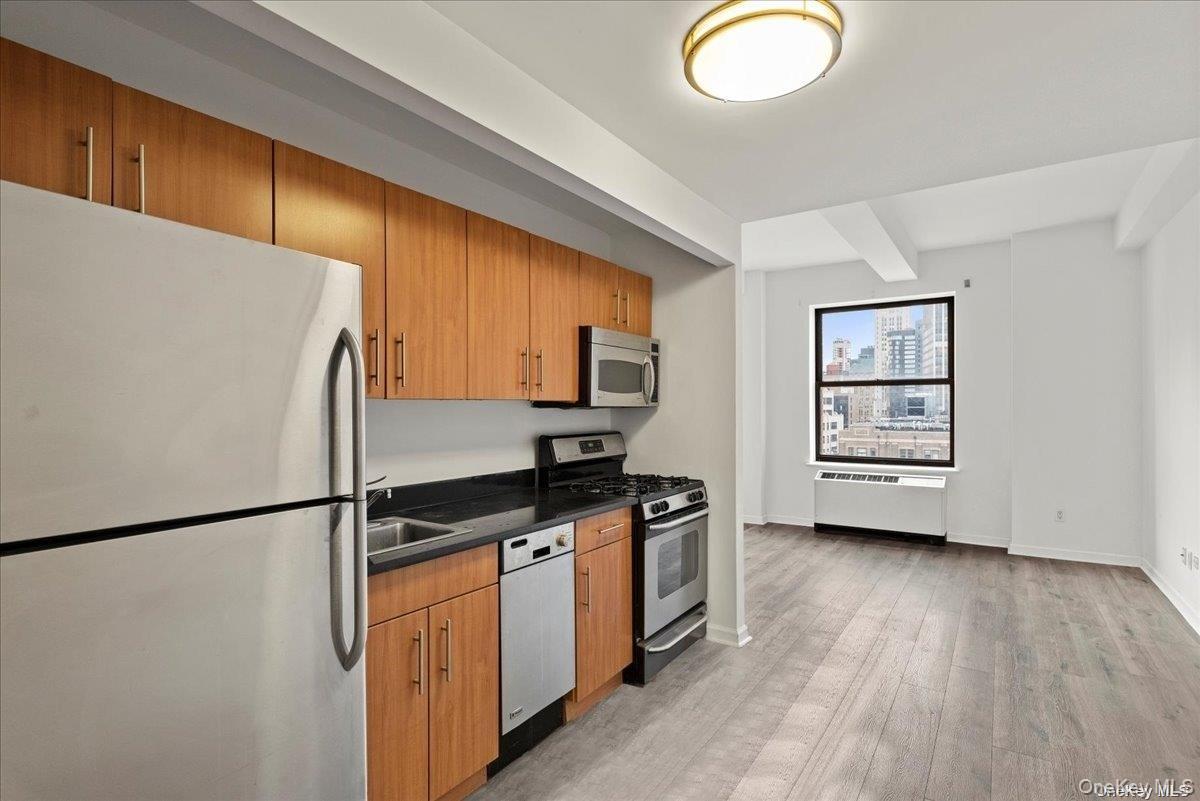 Apartment West  Manhattan, NY 10004, MLS-948067-5