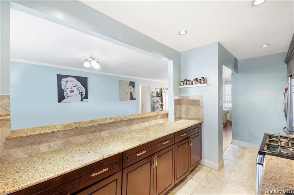 Coop Soundview  Westchester County, NY 10606, MLS-948102-10