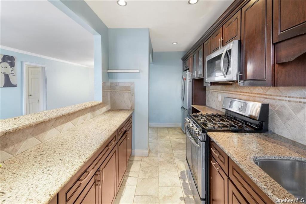 Coop Soundview  Westchester County, NY 10606, MLS-948102-9