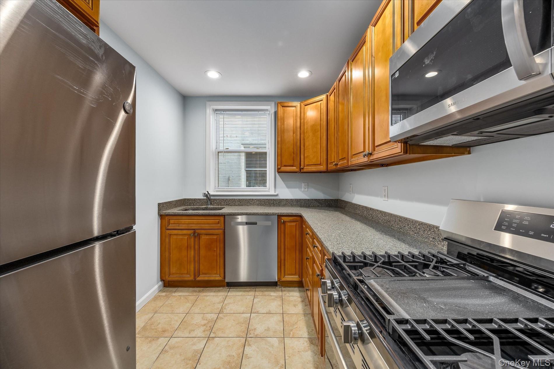 Single Family 47th  Queens, NY 11377, MLS-948109-27