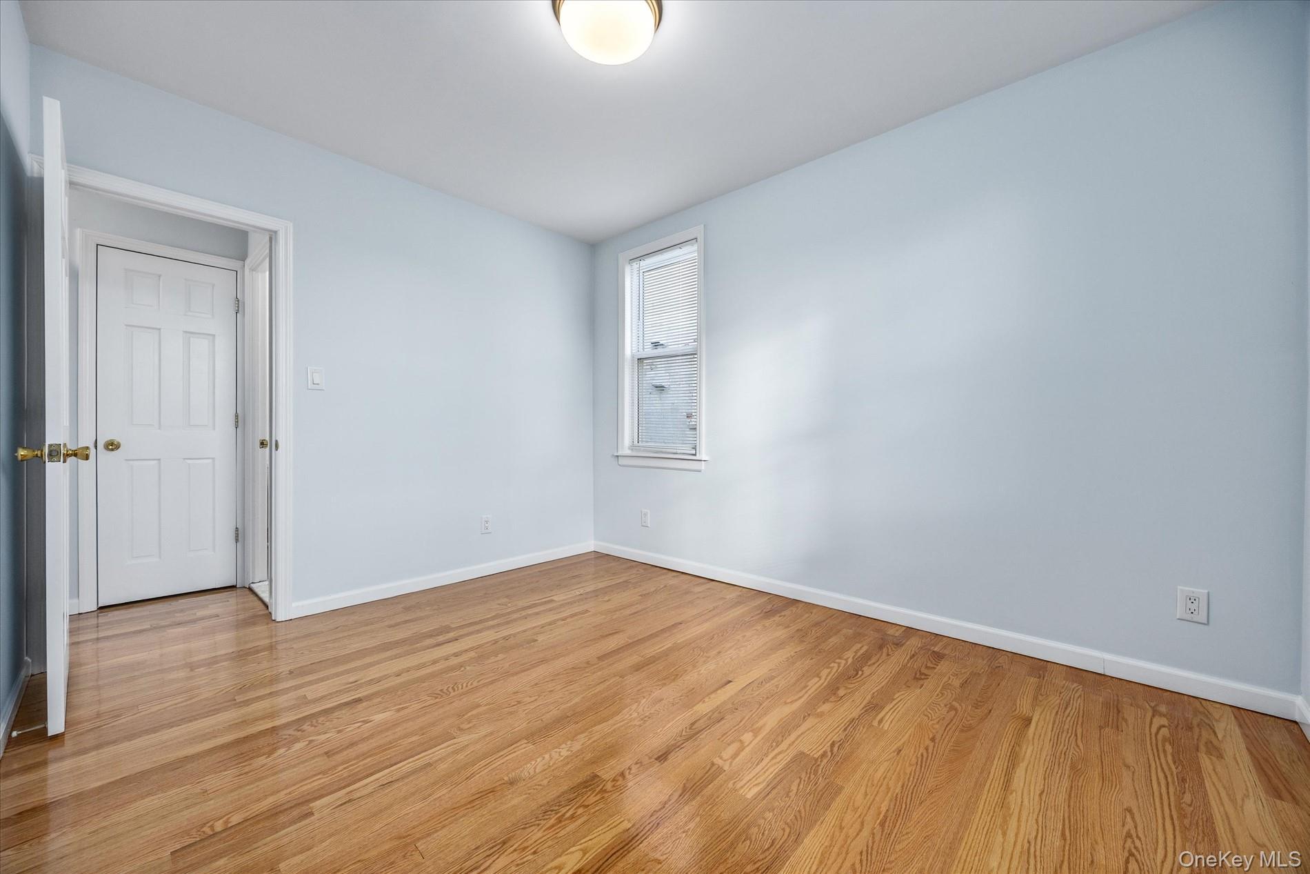 Single Family 47th  Queens, NY 11377, MLS-948109-29