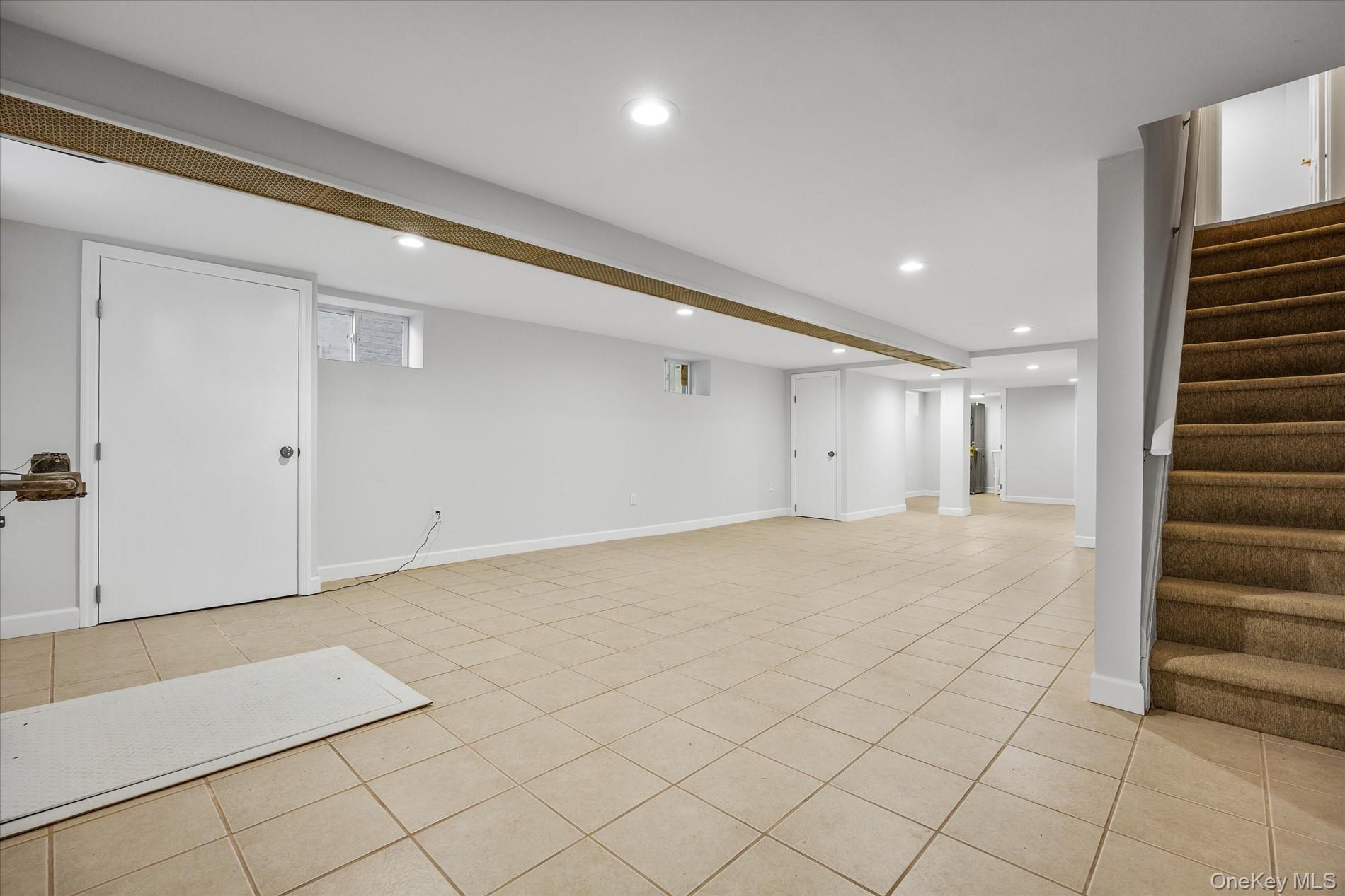 Single Family 47th  Queens, NY 11377, MLS-948109-33