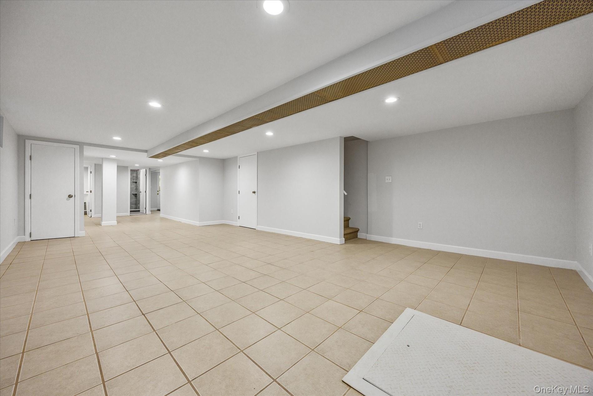 Single Family 47th  Queens, NY 11377, MLS-948109-35