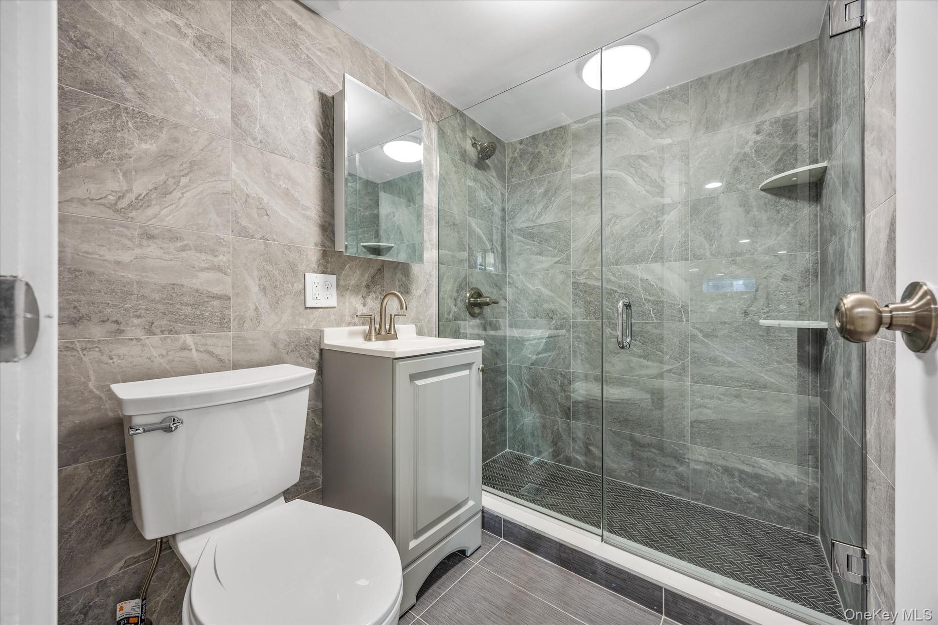 Single Family 47th  Queens, NY 11377, MLS-948109-37