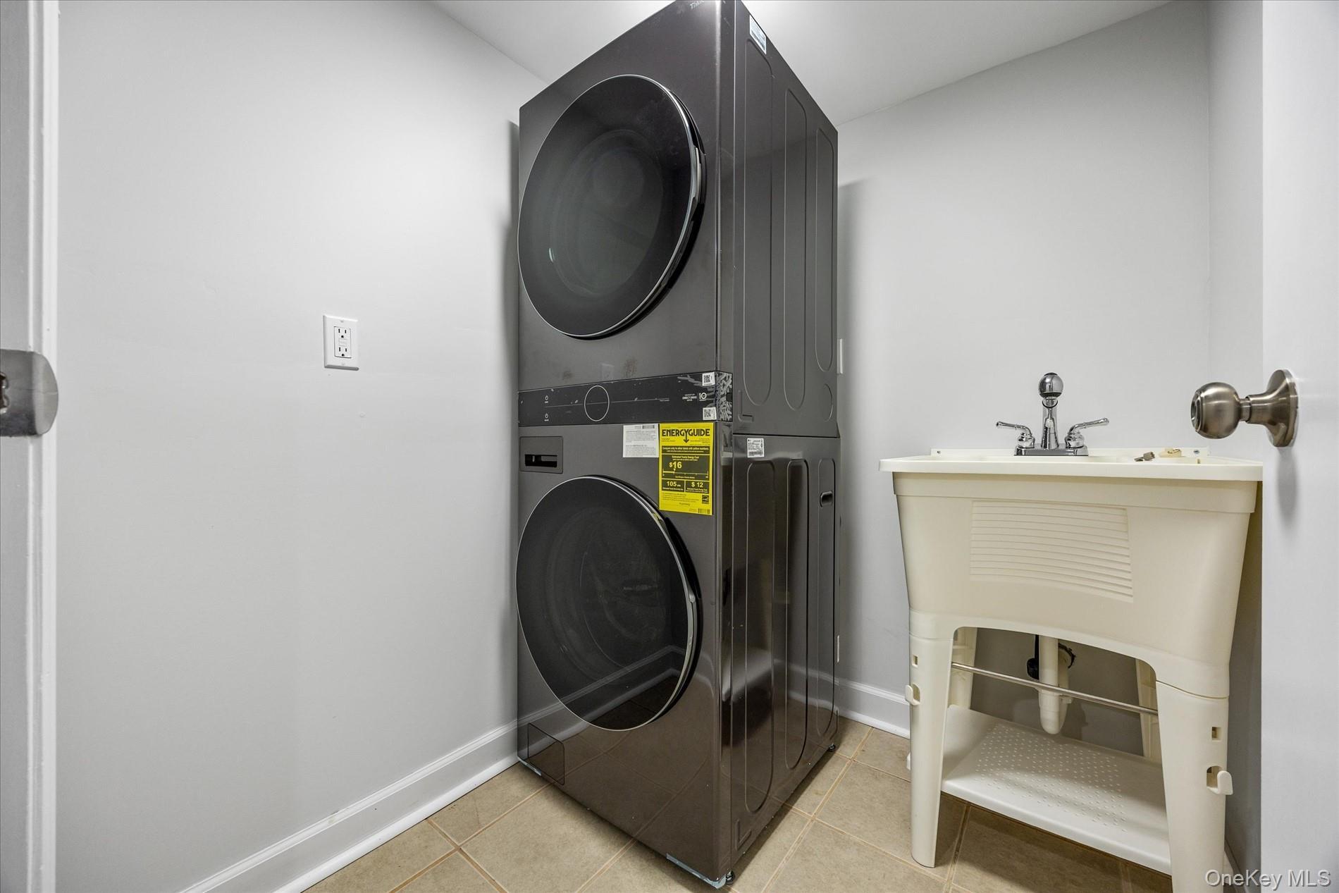 Single Family 47th  Queens, NY 11377, MLS-948109-38