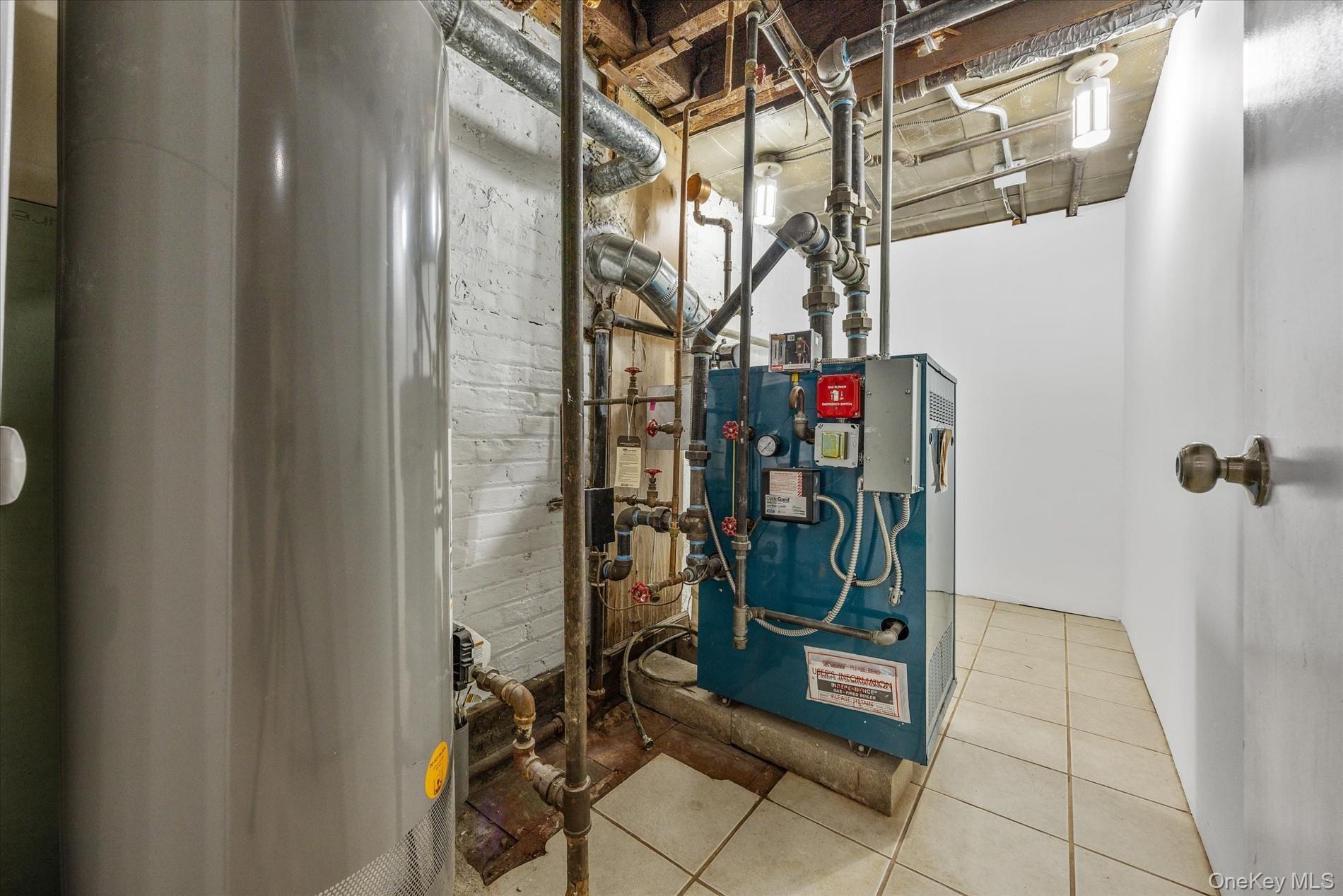 Single Family 47th  Queens, NY 11377, MLS-948109-39