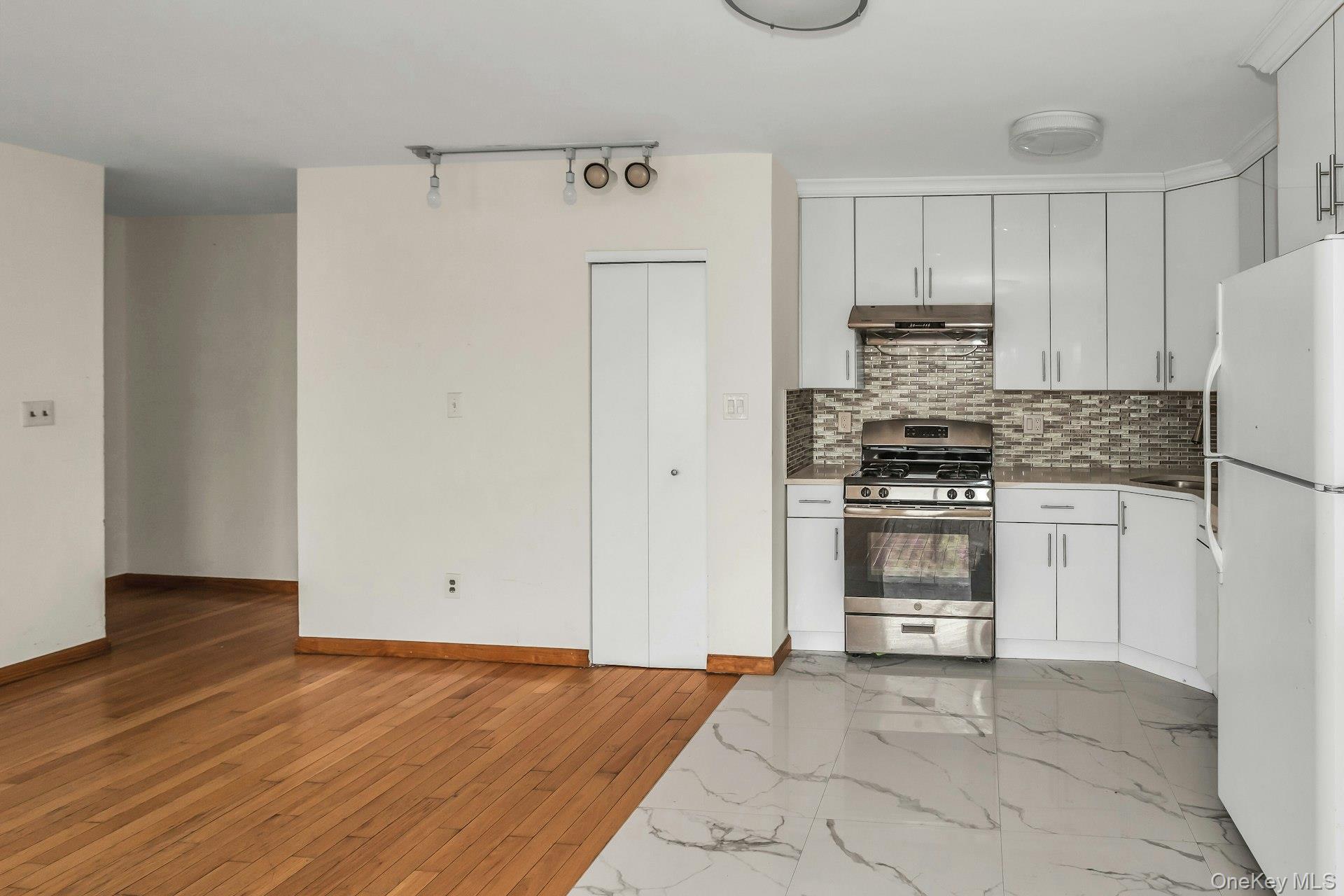 Condo Barclay  Queens, NY 11355, MLS-948171-11