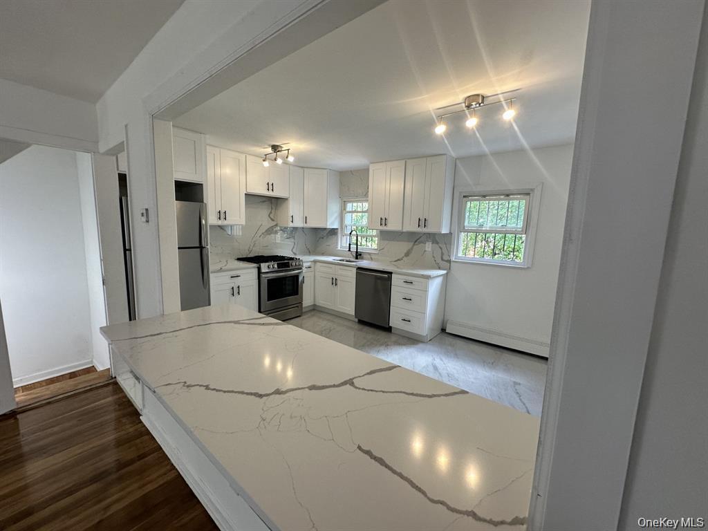 Single Family 228th Bronx, NY 10466, MLS-948373-8