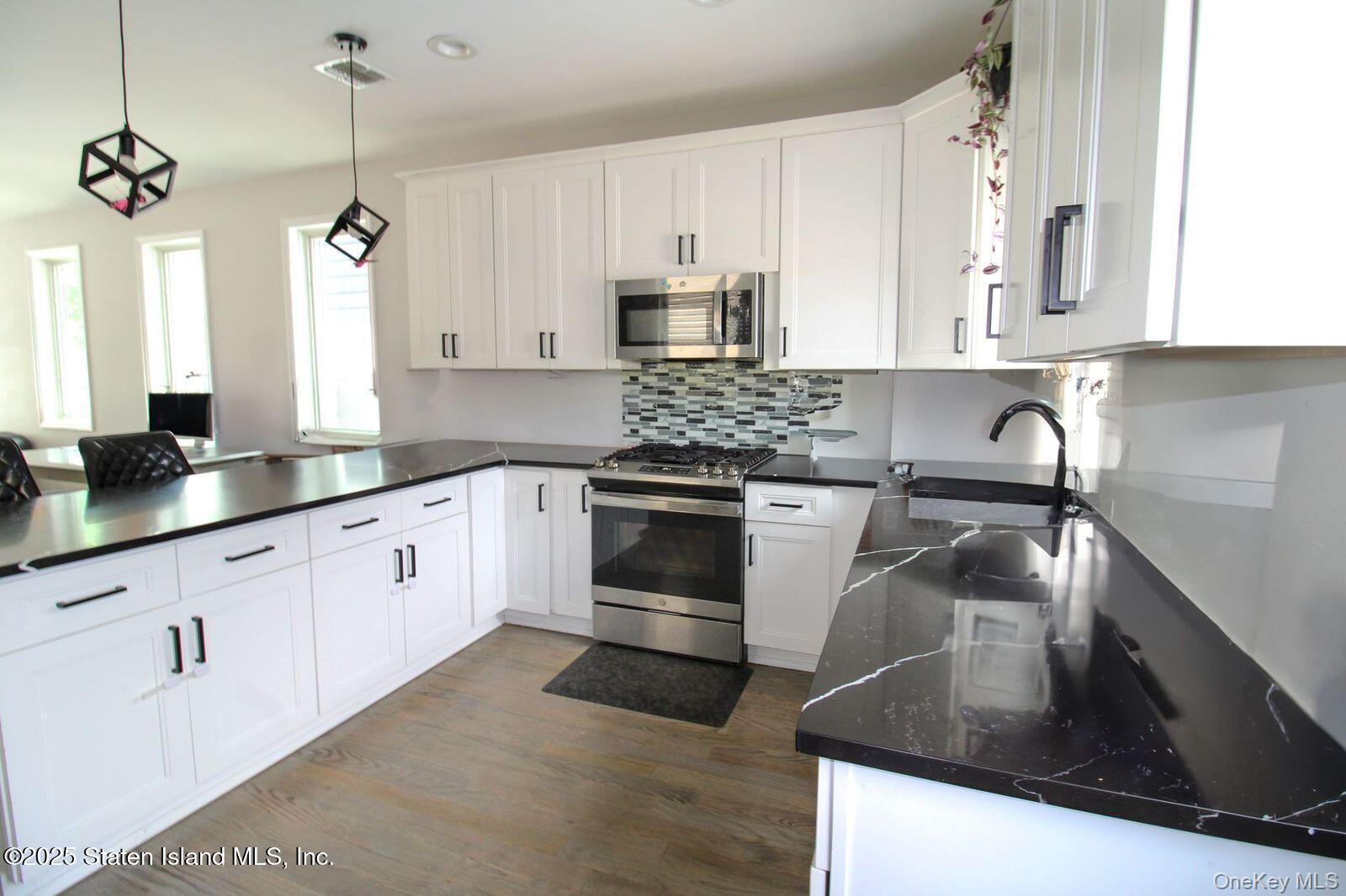 Single Family Alter Avenue  Staten Island, NY 10305, MLS-948458-5