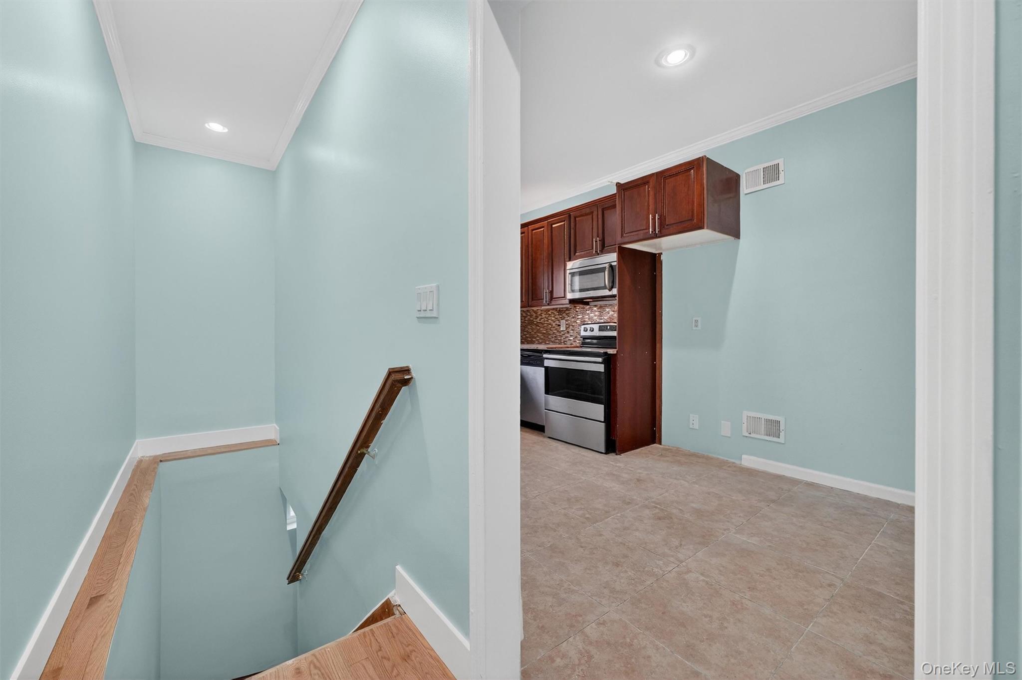 Single Family Throggs Neck  Bronx, NY 10465, MLS-948550-10