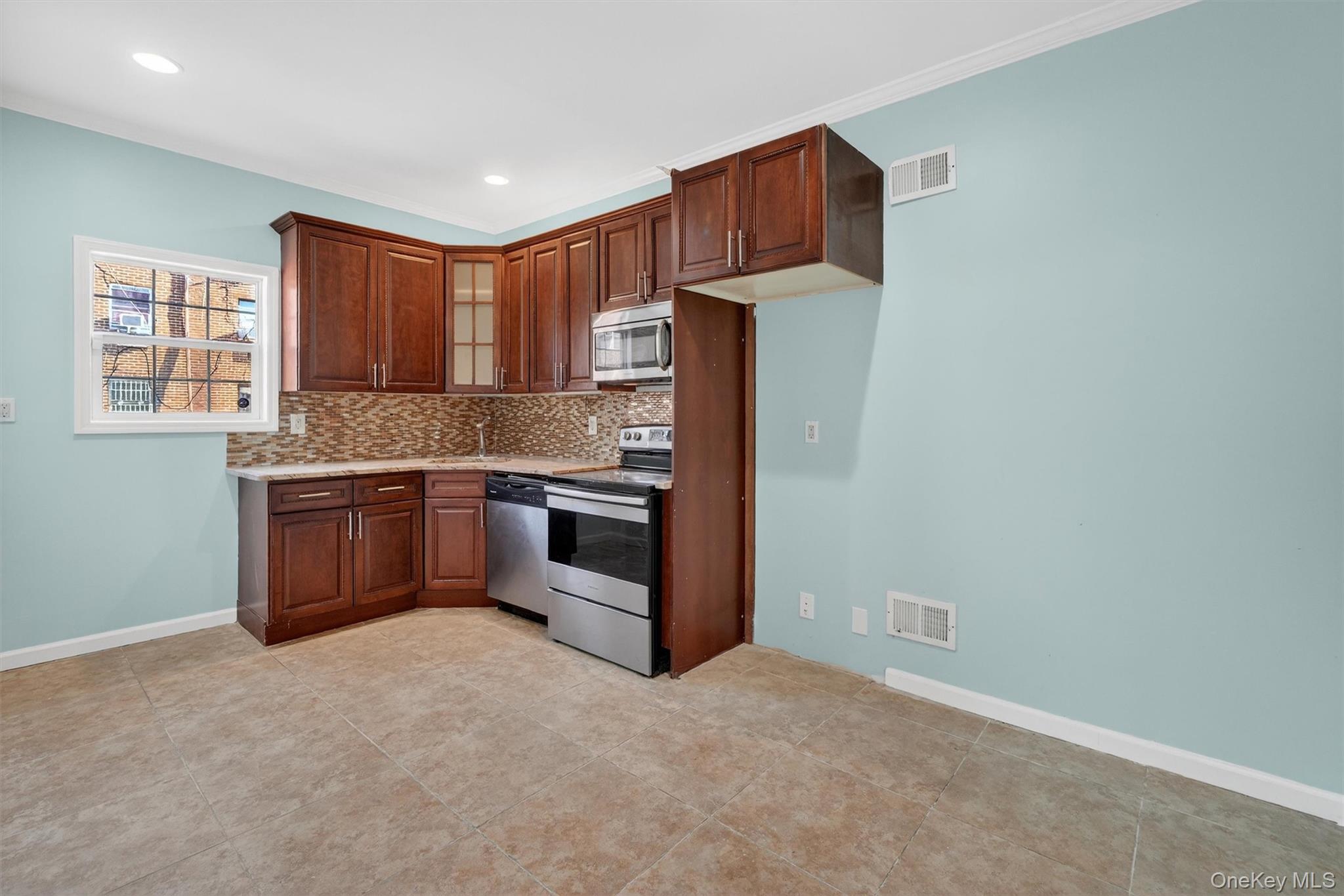 Single Family Throggs Neck  Bronx, NY 10465, MLS-948550-11