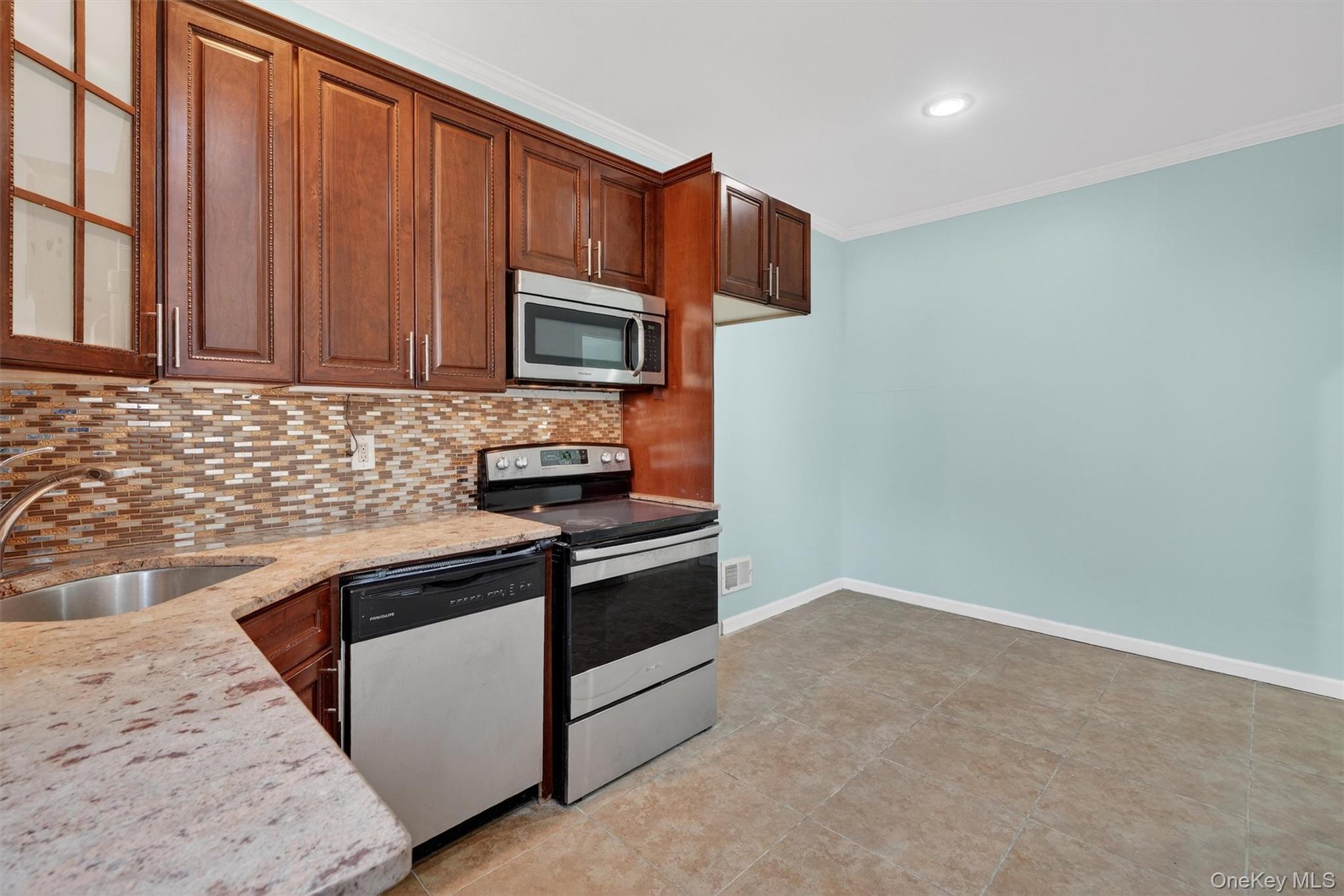 Single Family Throggs Neck  Bronx, NY 10465, MLS-948550-15