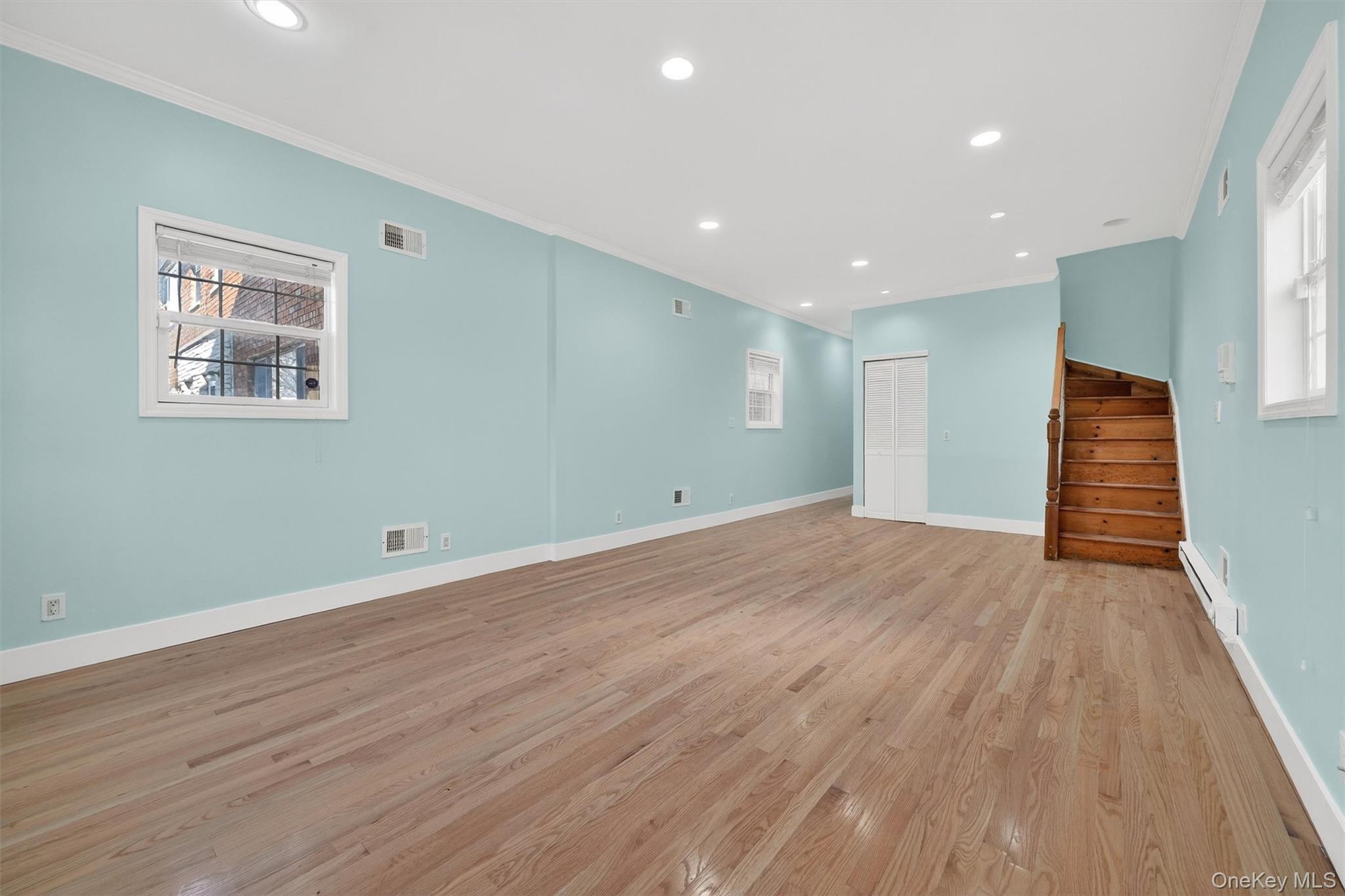 Single Family Throggs Neck  Bronx, NY 10465, MLS-948550-3