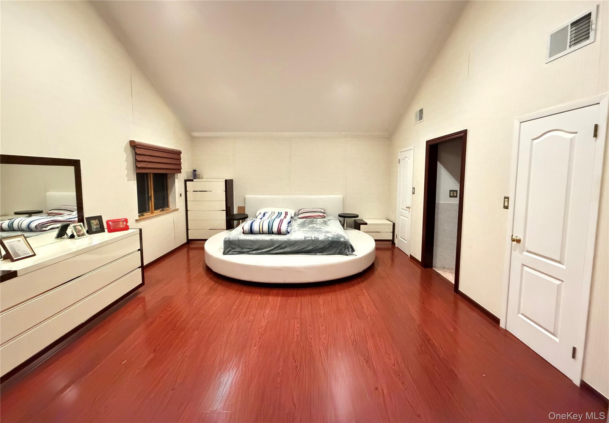 Single Family Bridgewater  Queens, NY 11004, MLS-948578-10