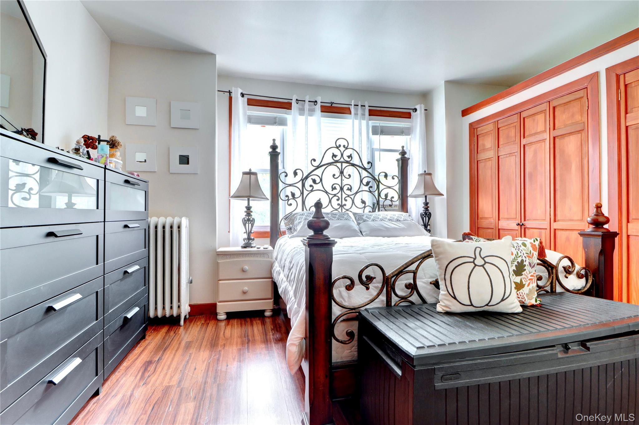 Single Family 80th Queens, NY 11385, MLS-948590-10