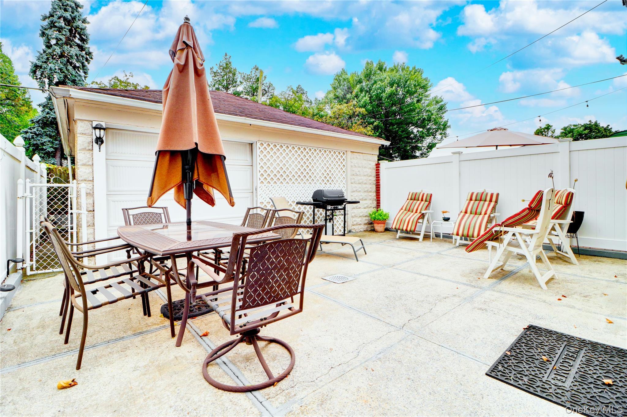 Single Family 80th Queens, NY 11385, MLS-948590-22