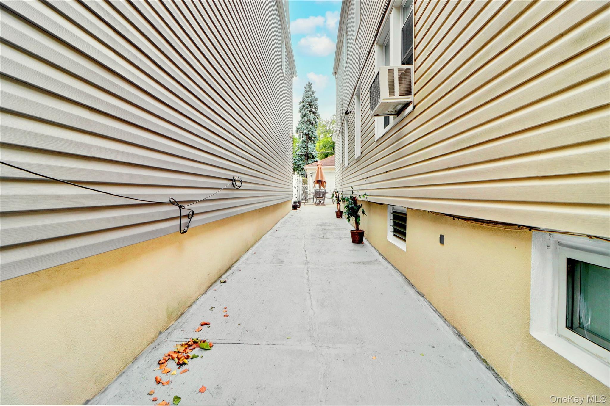 Single Family 80th Queens, NY 11385, MLS-948590-23