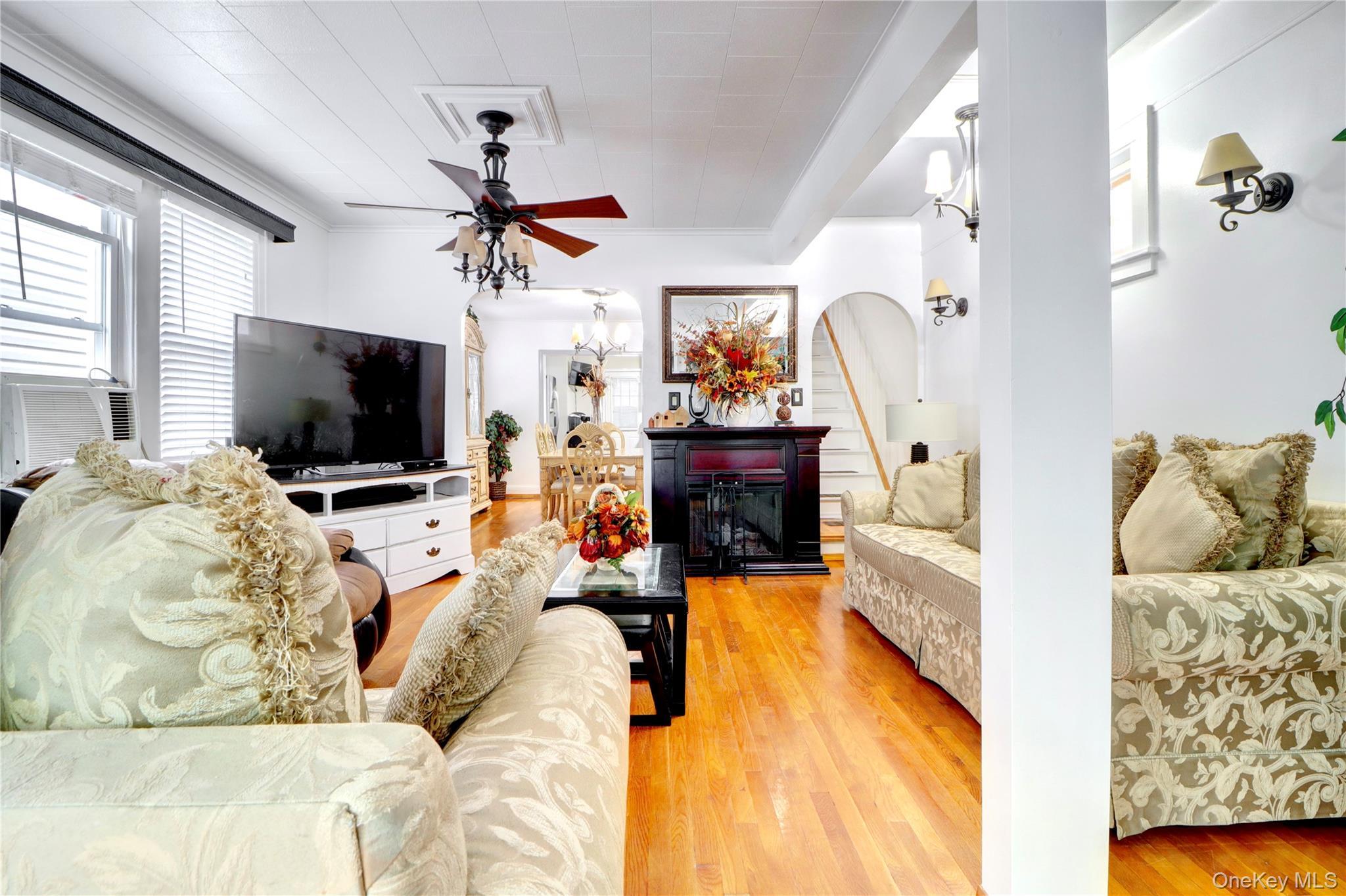 Single Family 80th Queens, NY 11385, MLS-948590-4