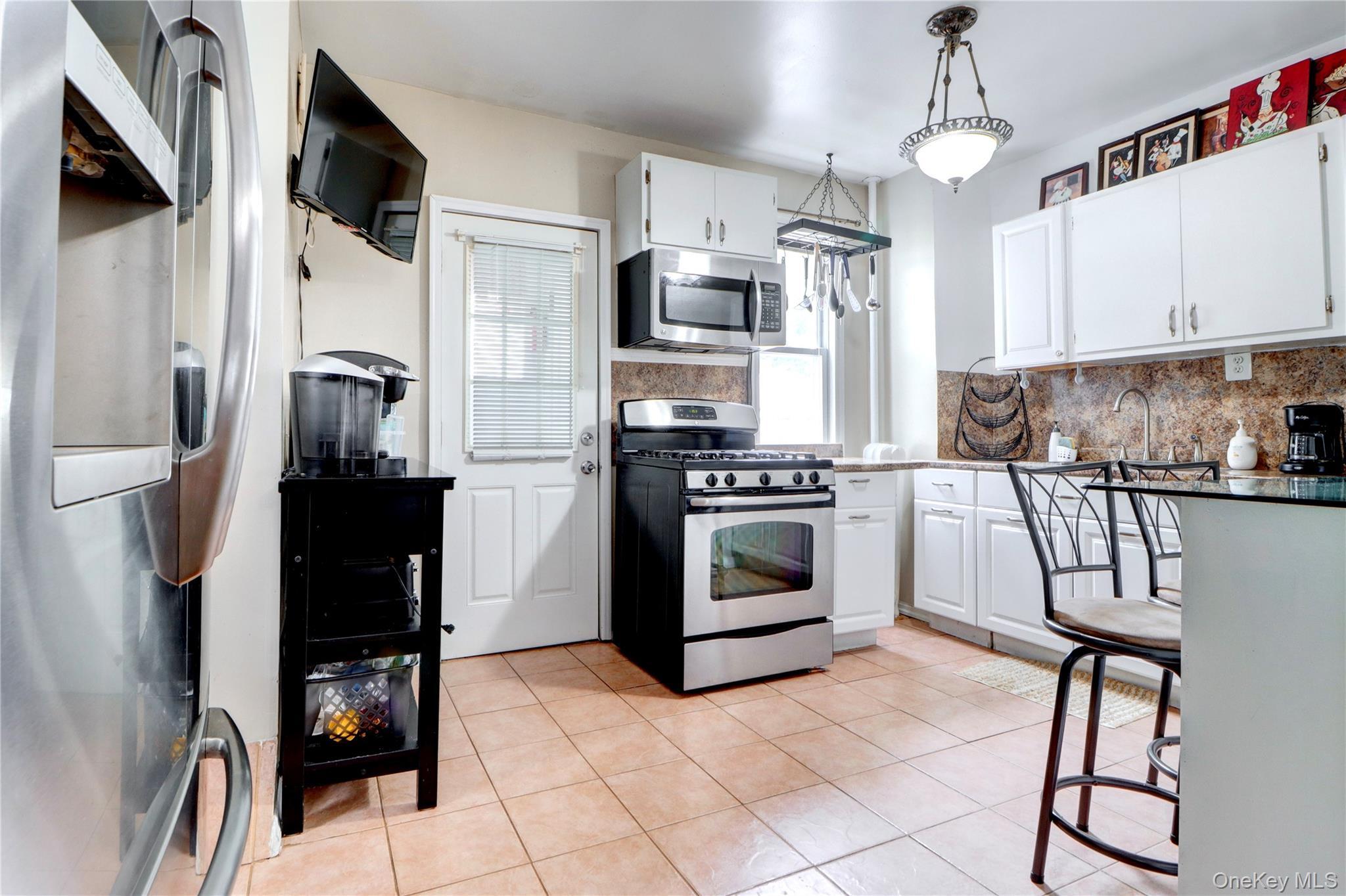 Single Family 80th Queens, NY 11385, MLS-948590-8