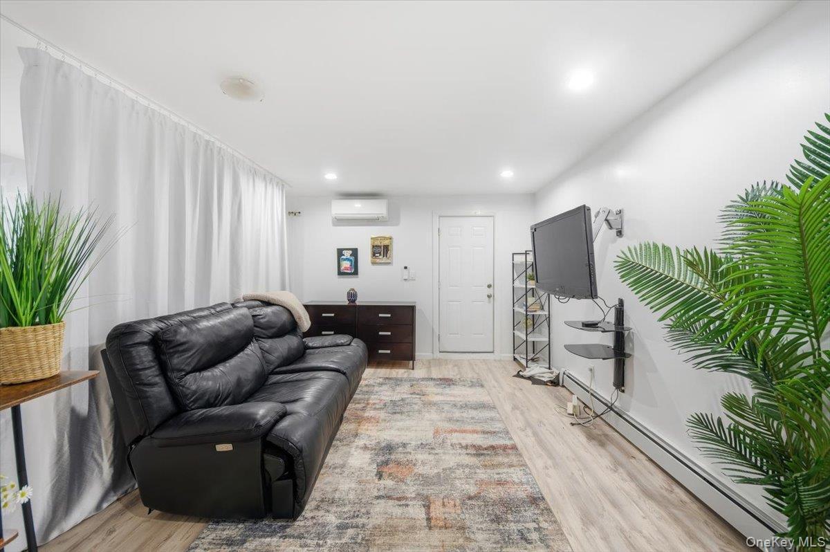 Single Family Ely  Bronx, NY 10466, MLS-948871-21