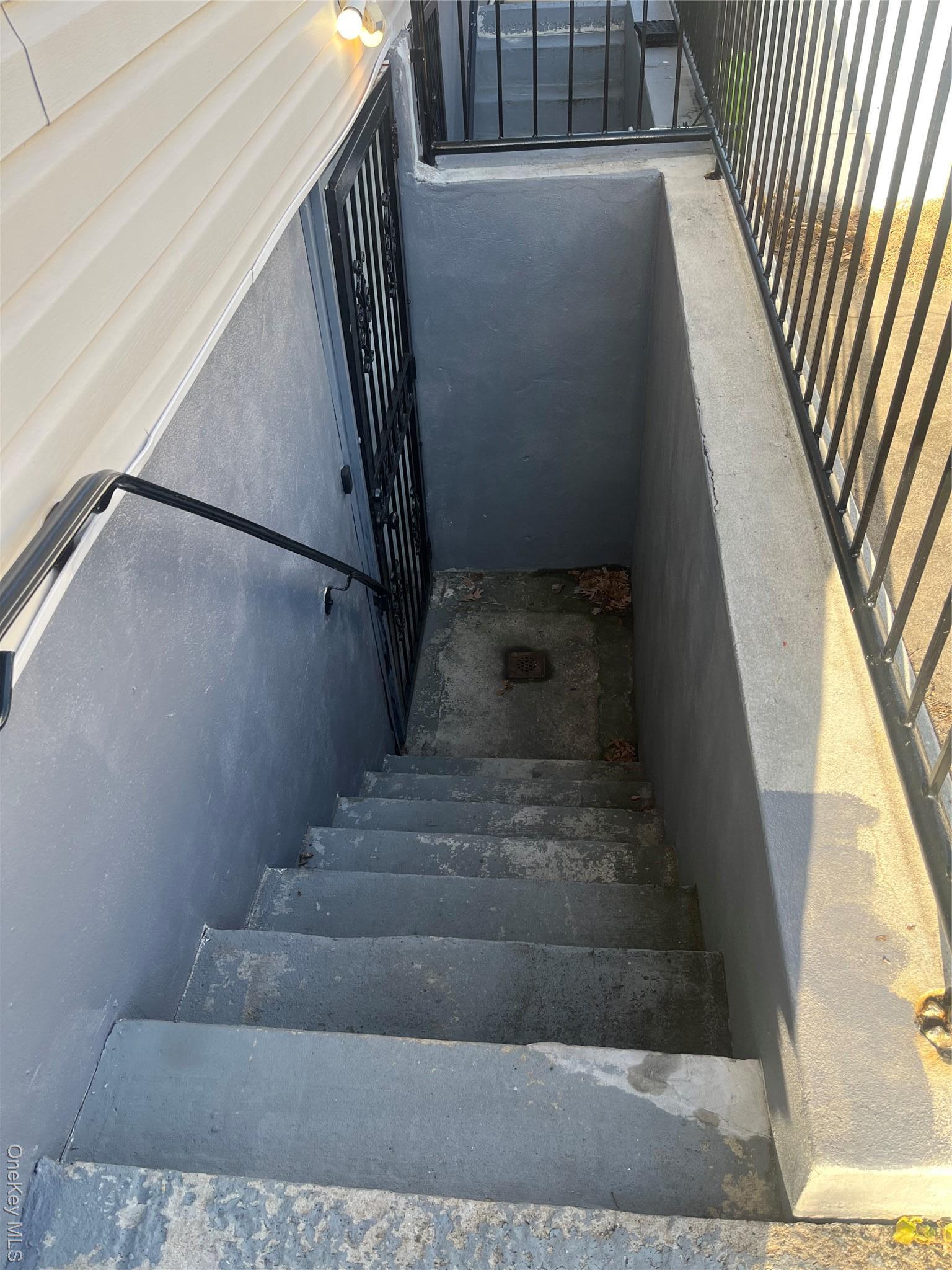 Single Family 220th  Queens, NY 11413, MLS-948896-28