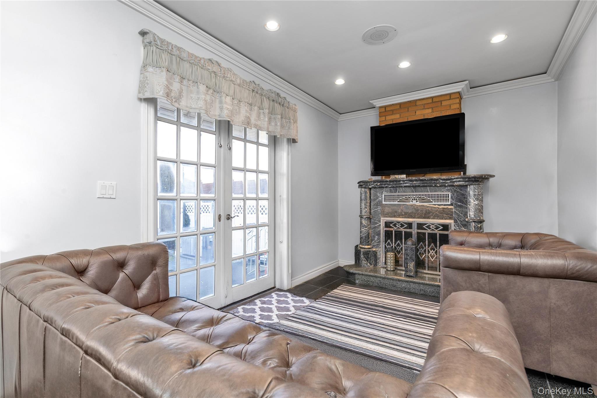 Single Family 9th Queens, NY 11357, MLS-948969-10