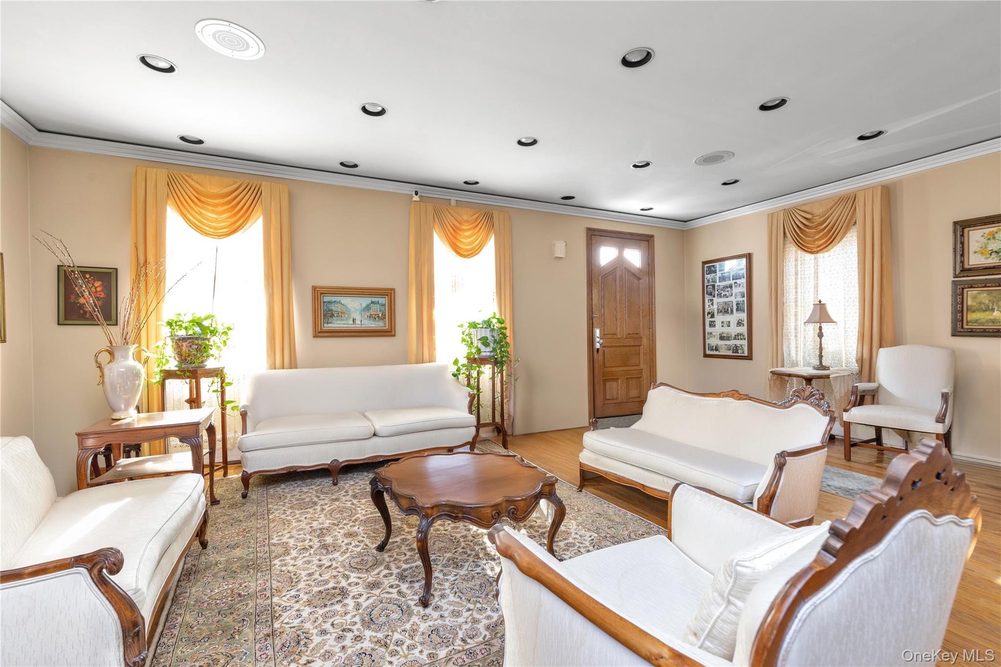 Single Family 9th Queens, NY 11357, MLS-948969-2