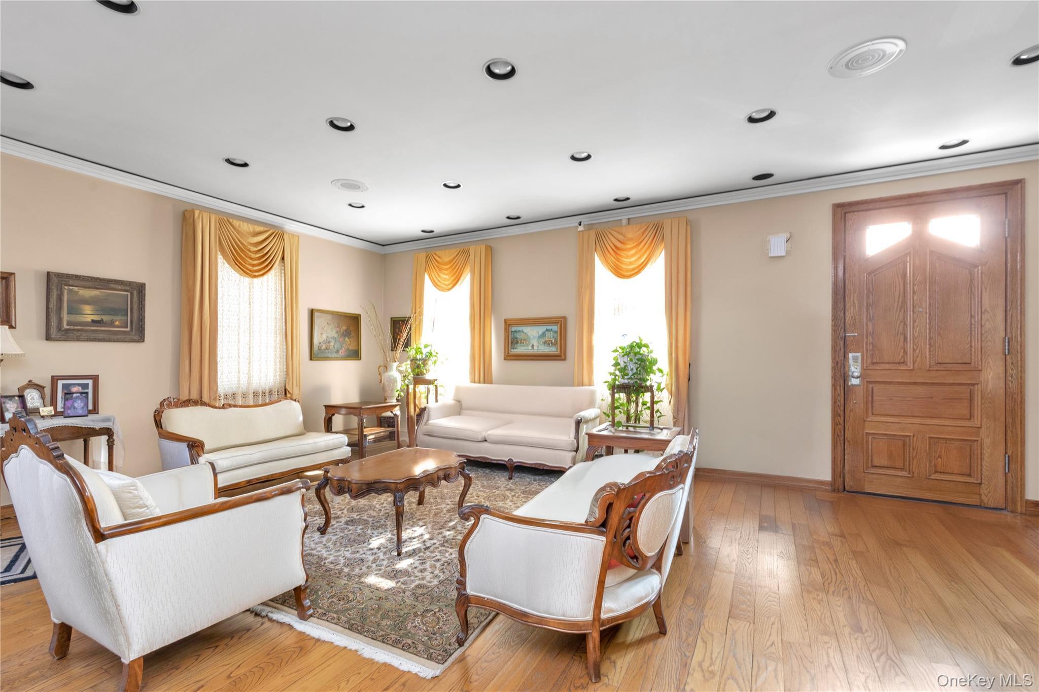 Single Family 9th Queens, NY 11357, MLS-948969-3