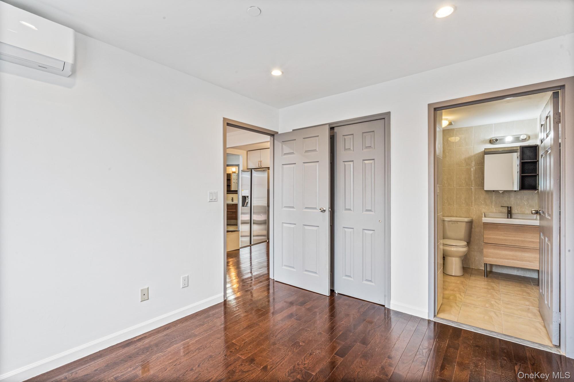 Condo Queens  Queens, NY 11373, MLS-949038-10