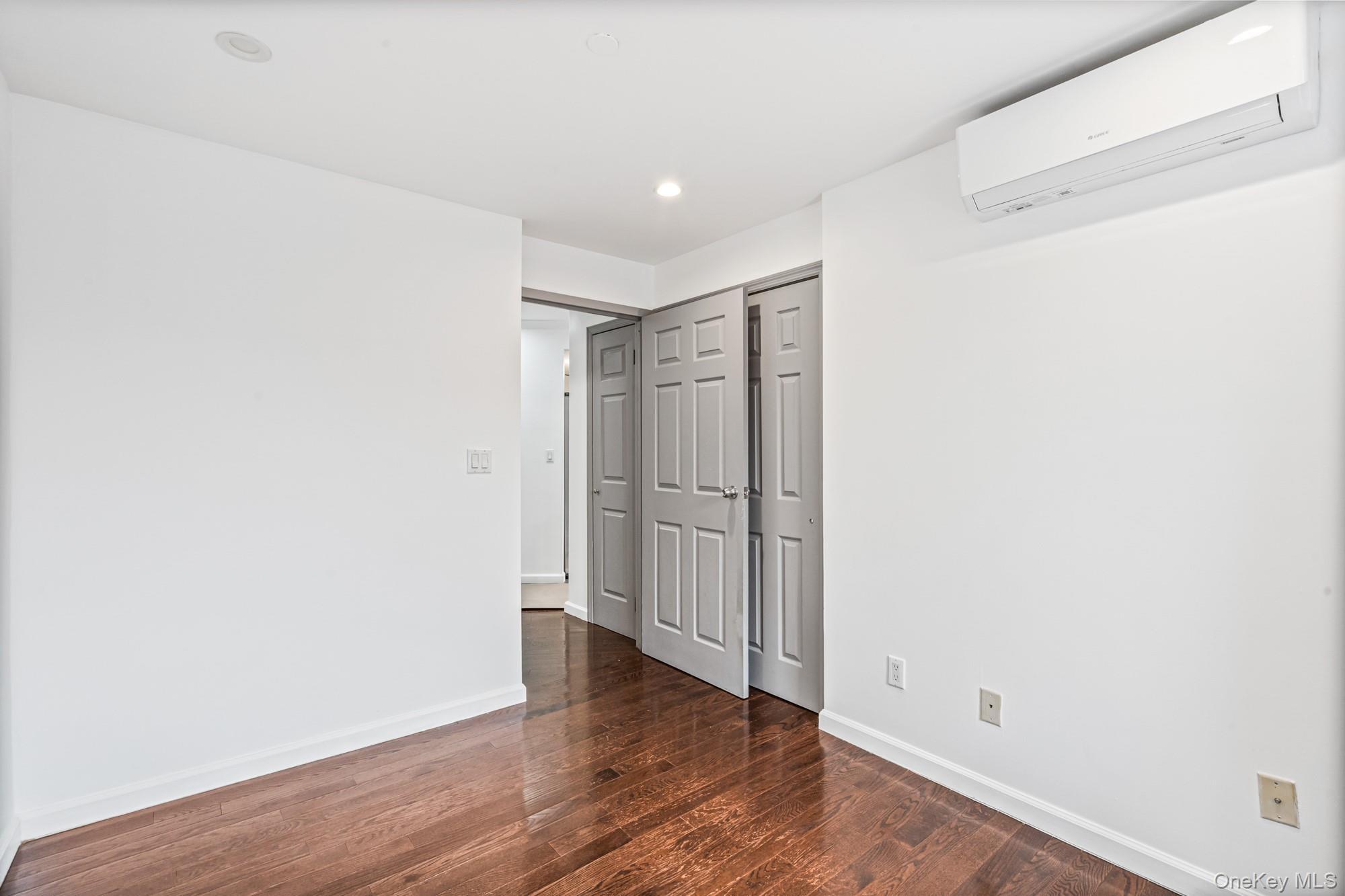 Condo Queens  Queens, NY 11373, MLS-949038-15