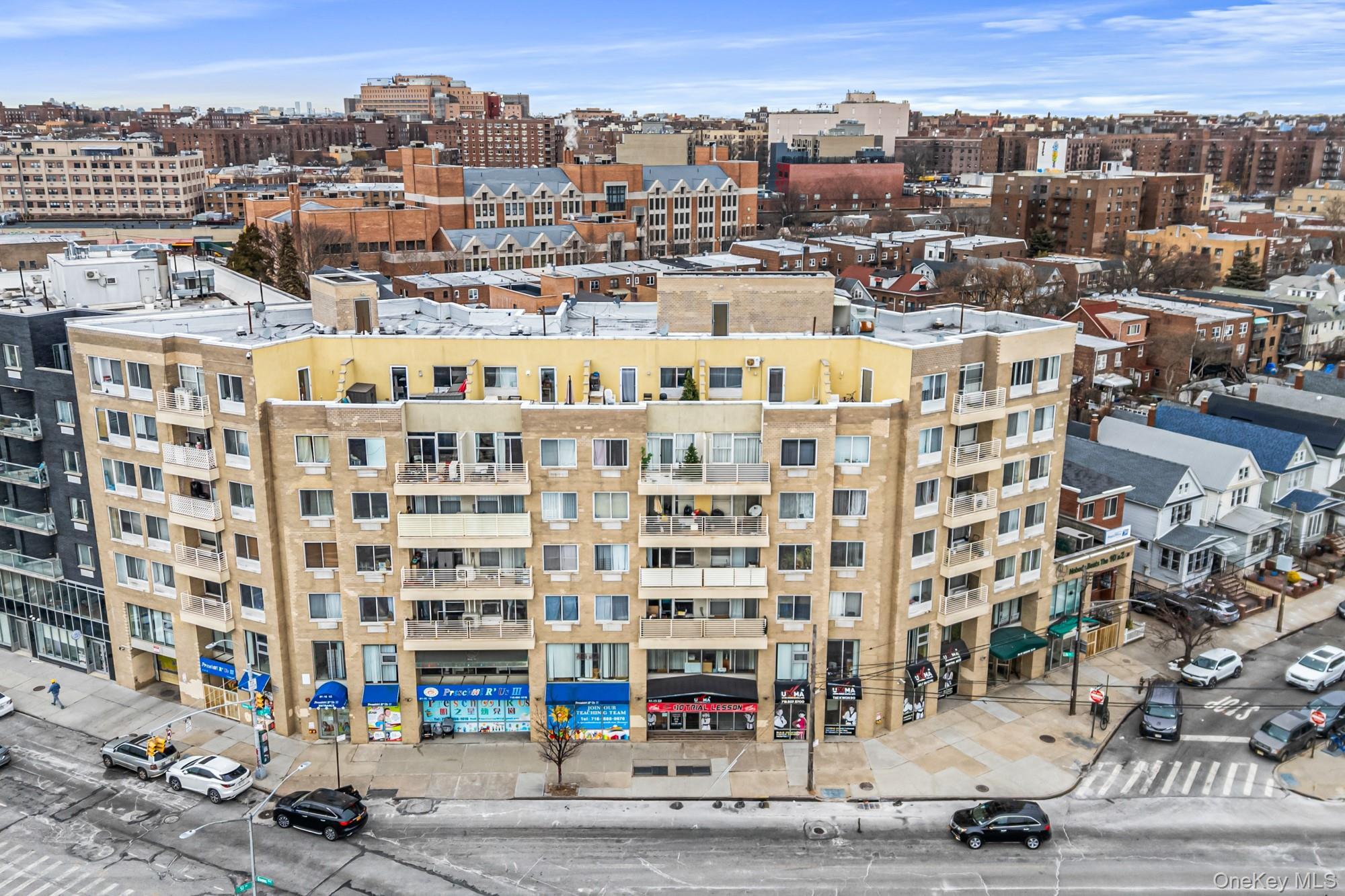 Condo Queens  Queens, NY 11373, MLS-949038-21