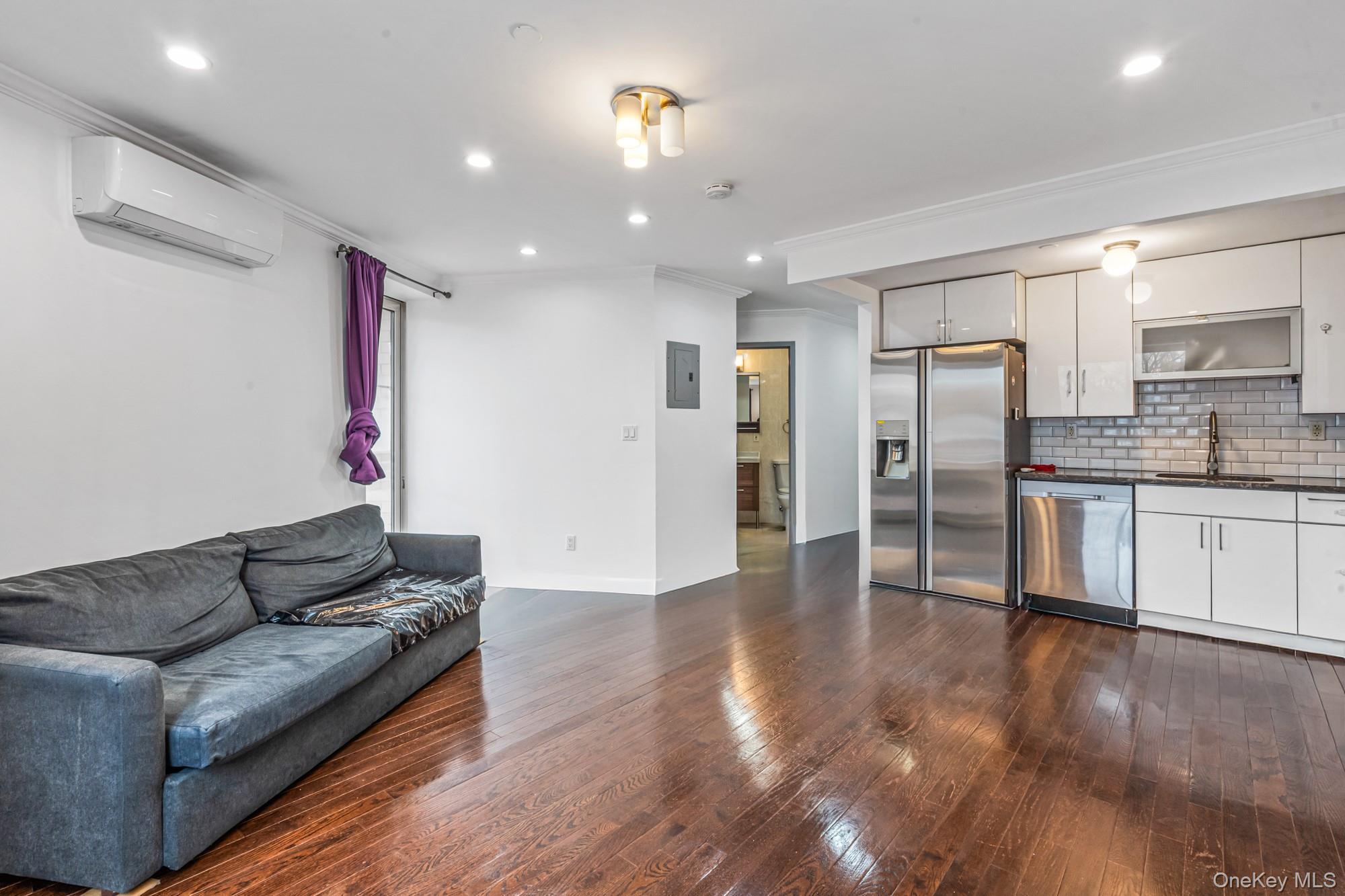 Condo Queens  Queens, NY 11373, MLS-949038-6