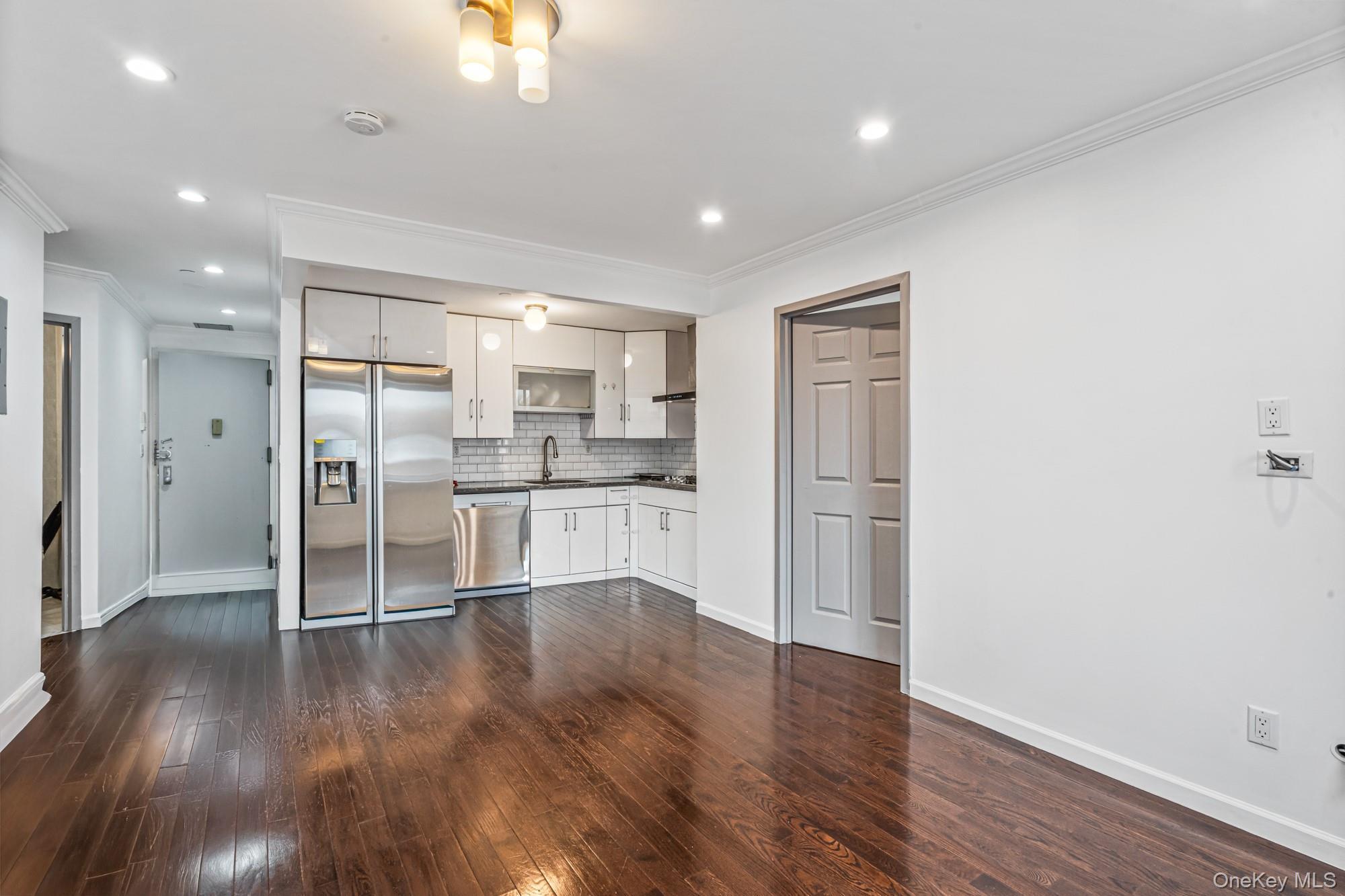 Condo Queens  Queens, NY 11373, MLS-949038-7