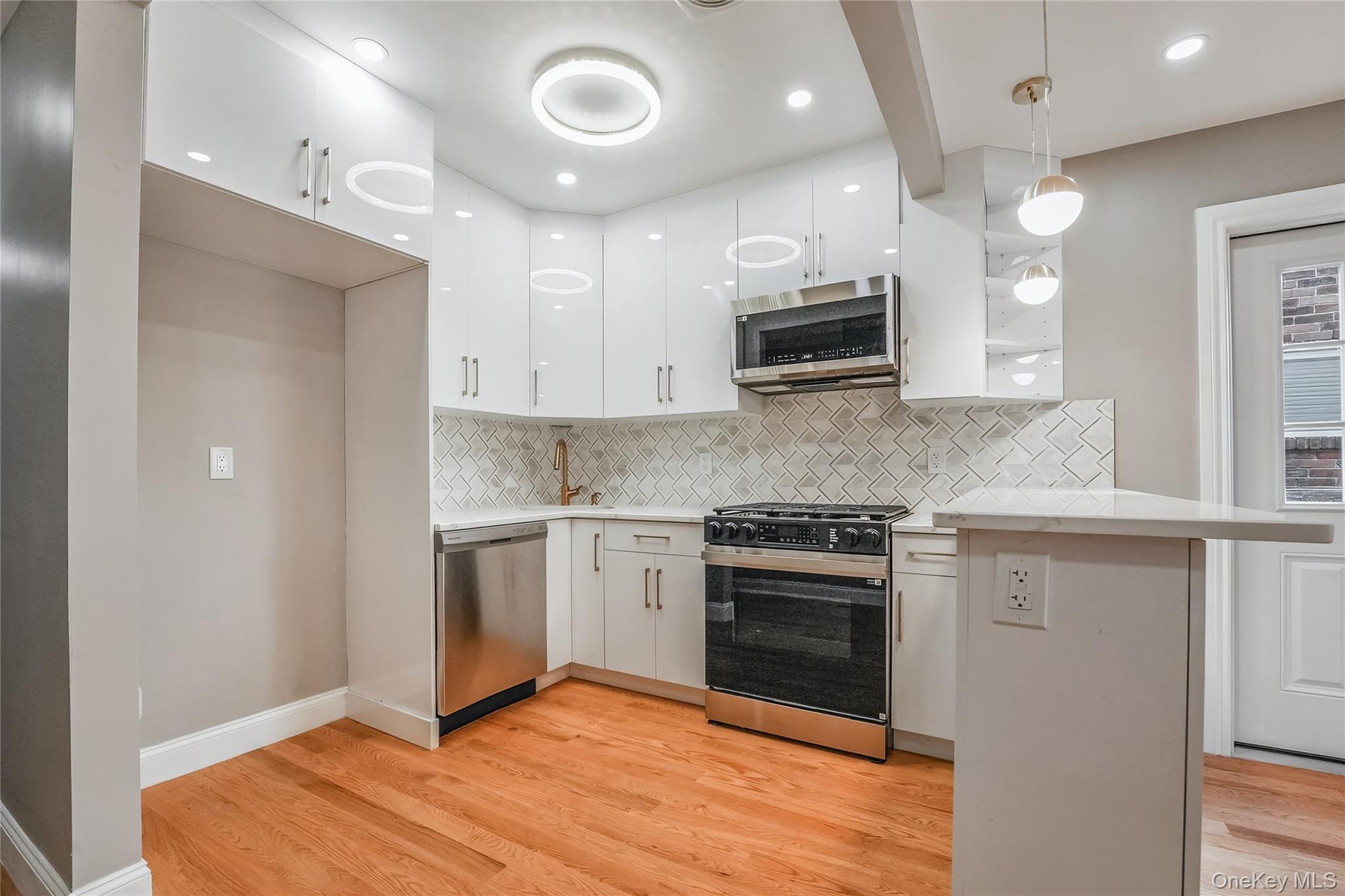 Single Family Newburg St  Queens, NY 11412, MLS-949085-15