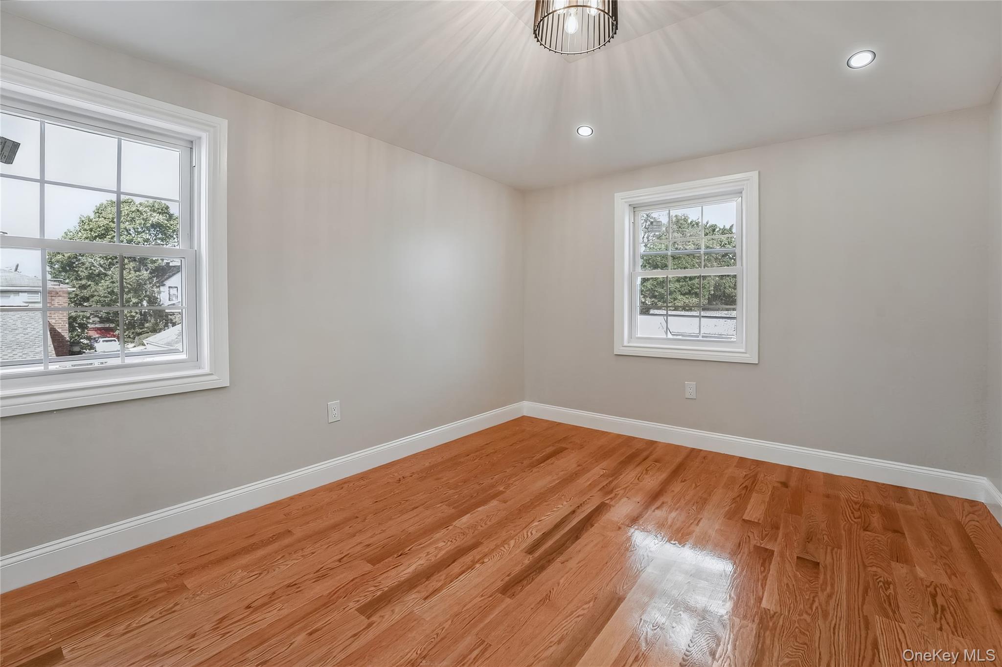 Single Family Newburg St  Queens, NY 11412, MLS-949085-5