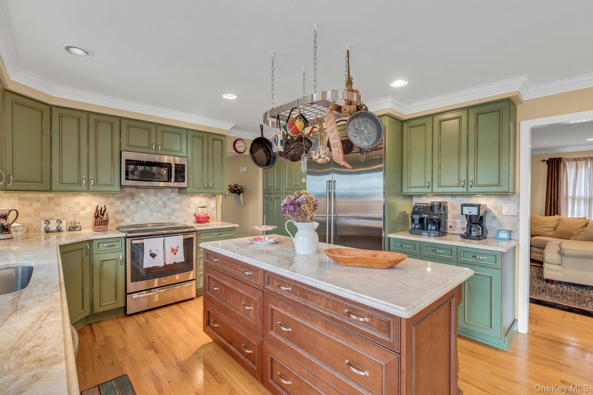 Single Family Oak Lane  Suffolk County, NY 11946, MLS-949149-12