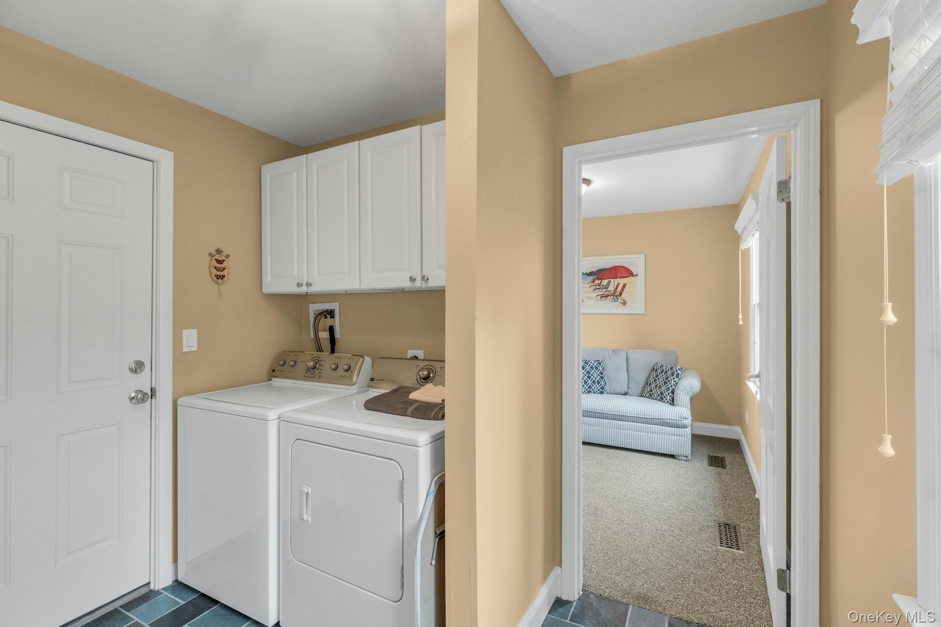 Single Family Oak Lane  Suffolk County, NY 11946, MLS-949149-22