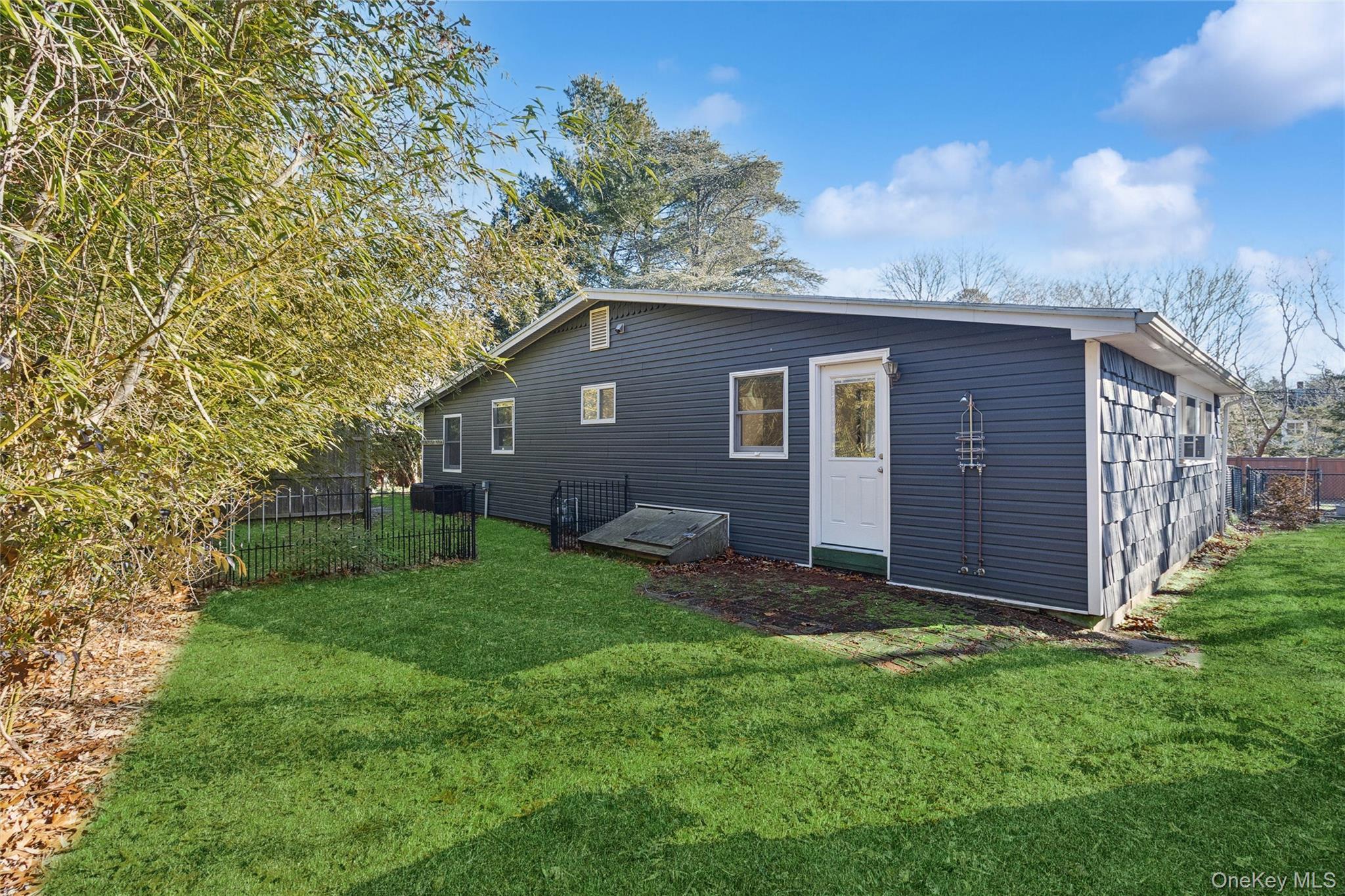 Single Family Springville  Suffolk County, NY 11946, MLS-949175-20